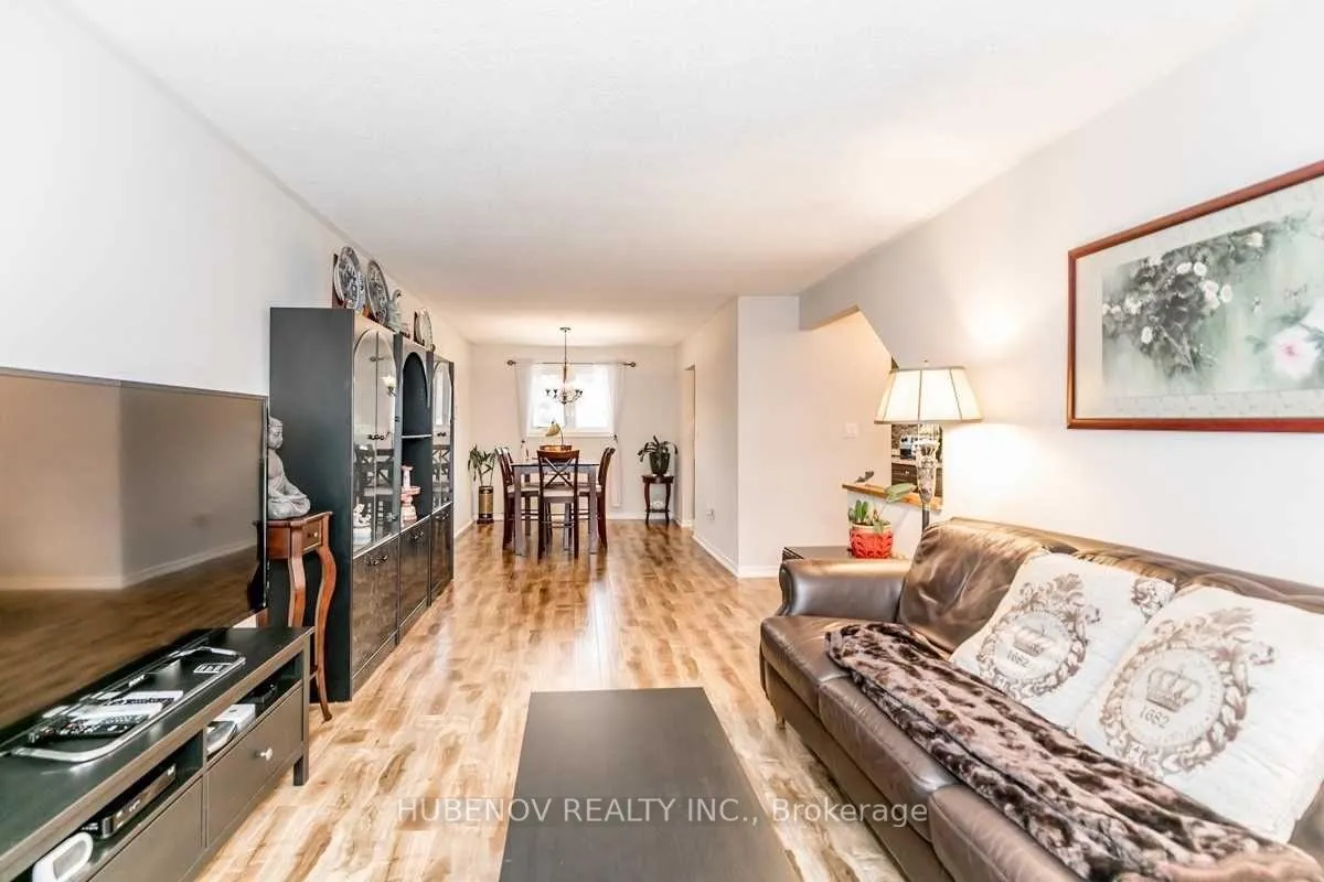 Photo 2 of 49 Stately Way, Markham, Royal Orchard — HOMEH