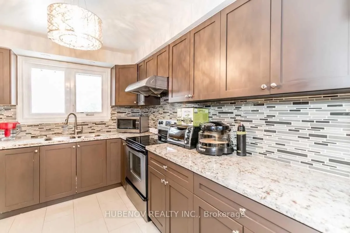 Photo 5 of 49 Stately Way, Markham, Royal Orchard — HOMEH