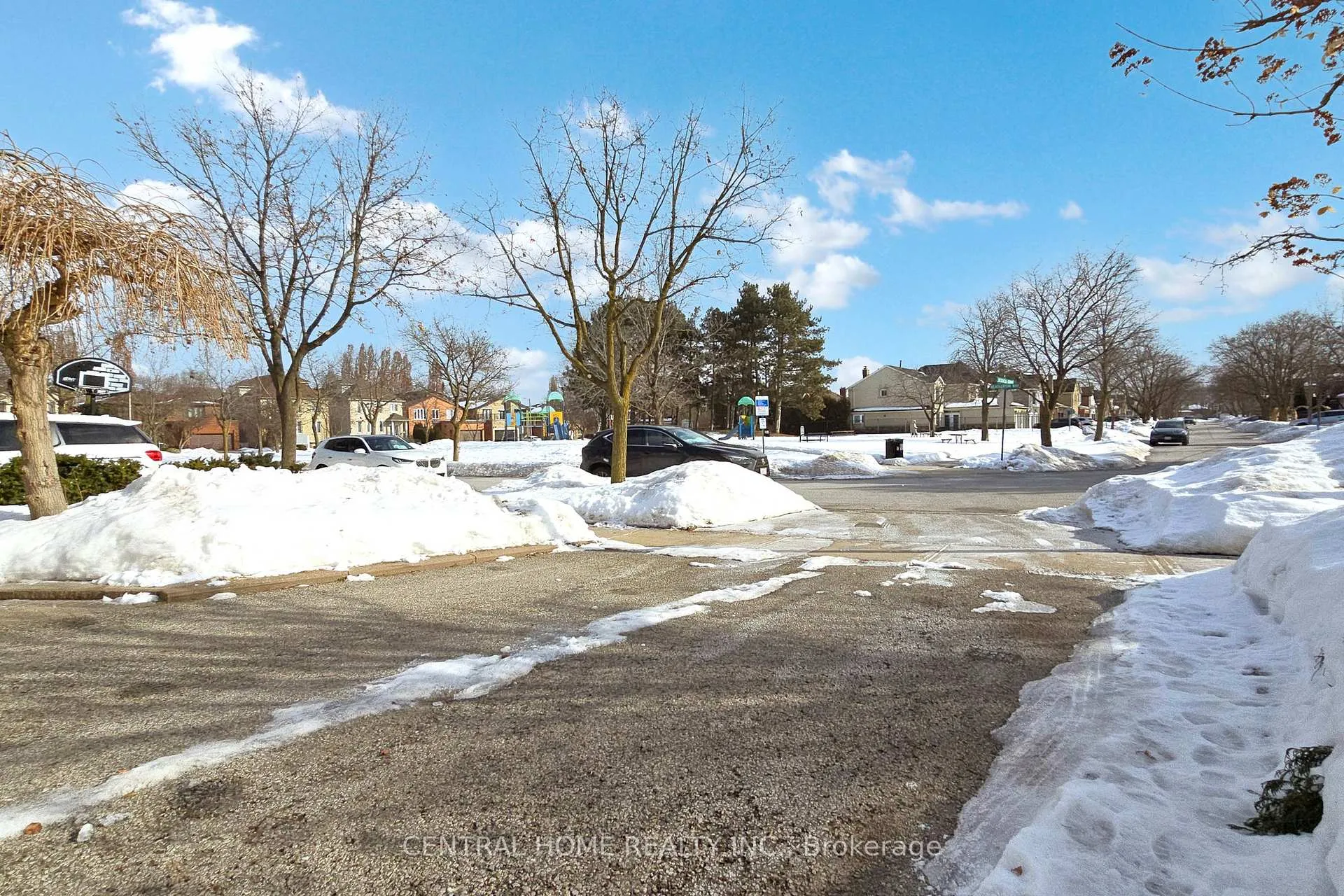 Photo 3 of 23 Heatherton Way, Vaughan, Crestwood-Springfarm-Yorkhill — HOMEH