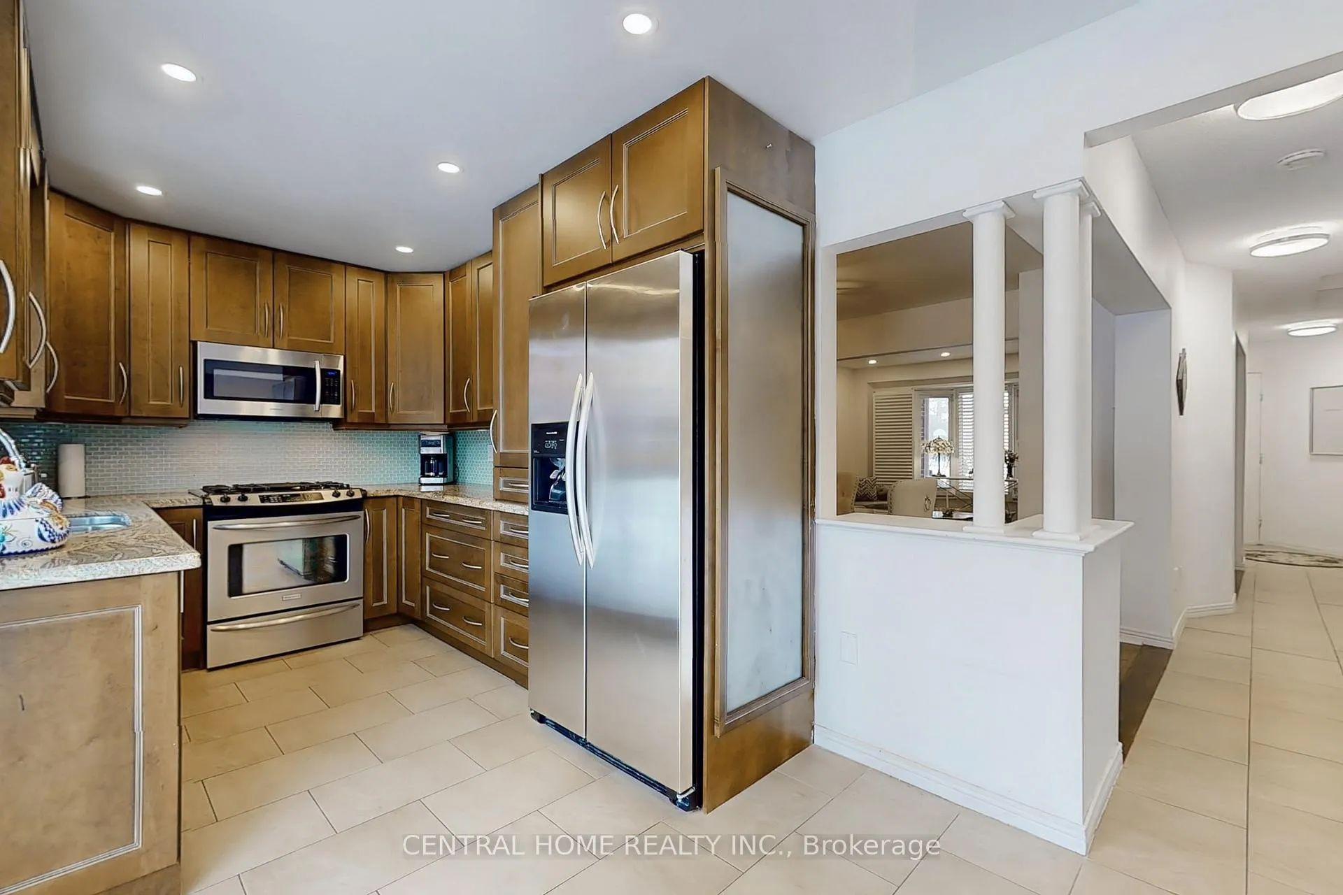 Photo 15 of 23 Heatherton Way, Vaughan, Crestwood-Springfarm-Yorkhill — HOMEH