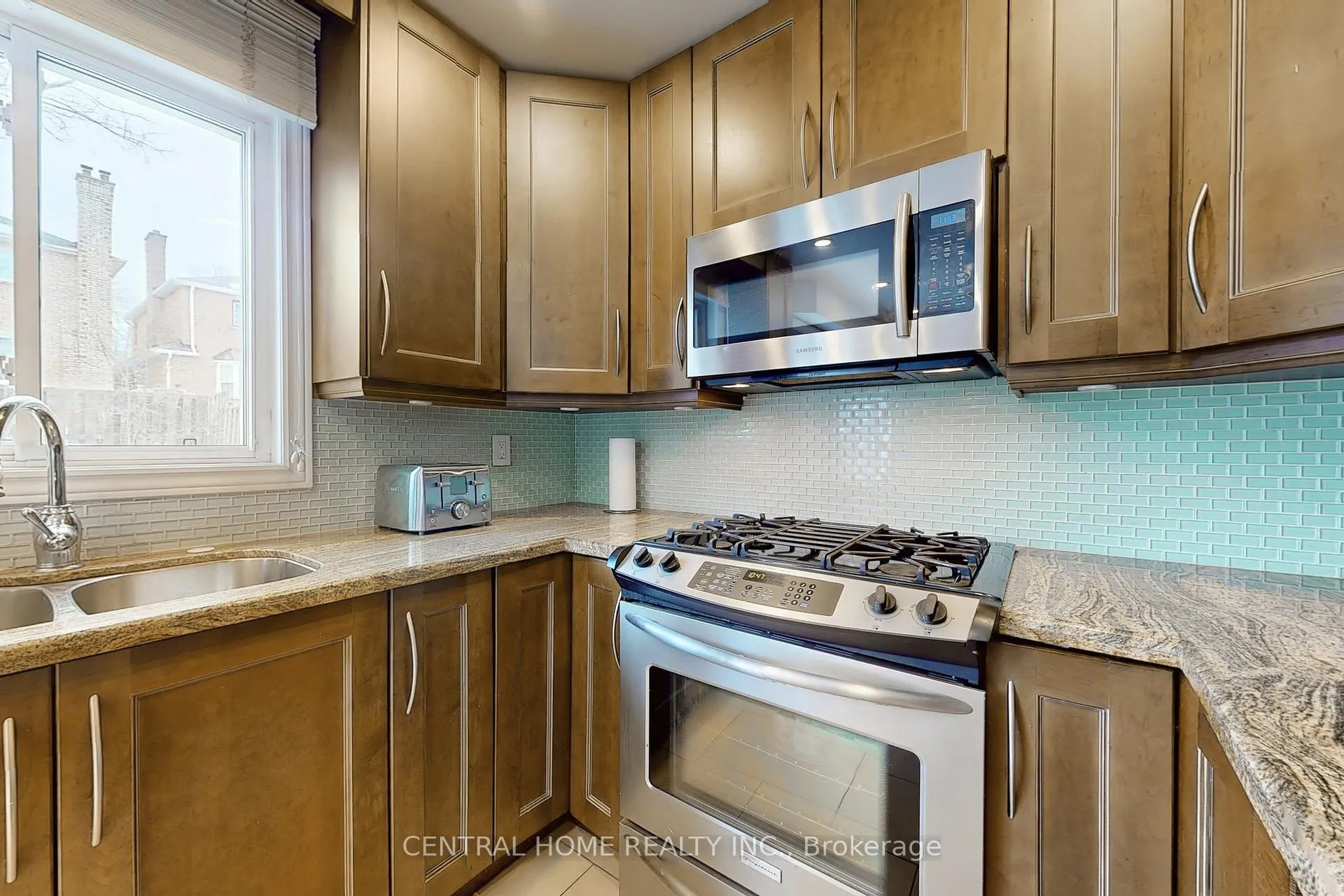 Photo 17 of 23 Heatherton Way, Vaughan, Crestwood-Springfarm-Yorkhill — HOMEH