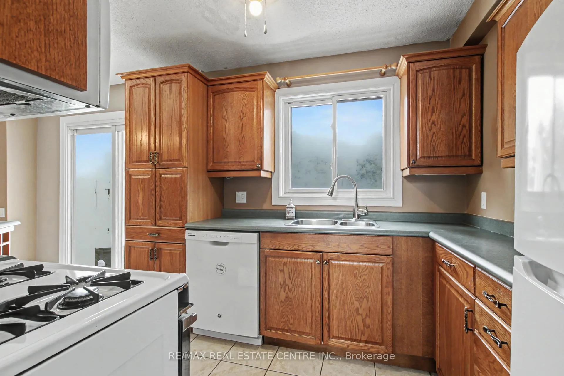 Photo 7 of Unit 66, 371 Bronte Street S, Milton, Old Milton — HOMEH