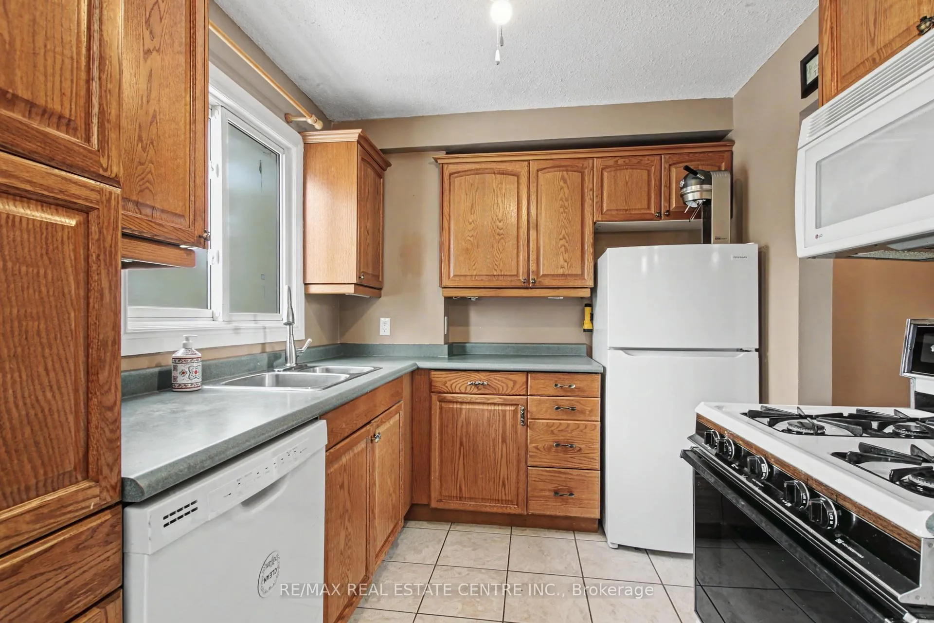 Photo 10 of Unit 66, 371 Bronte Street S, Milton, Old Milton — HOMEH