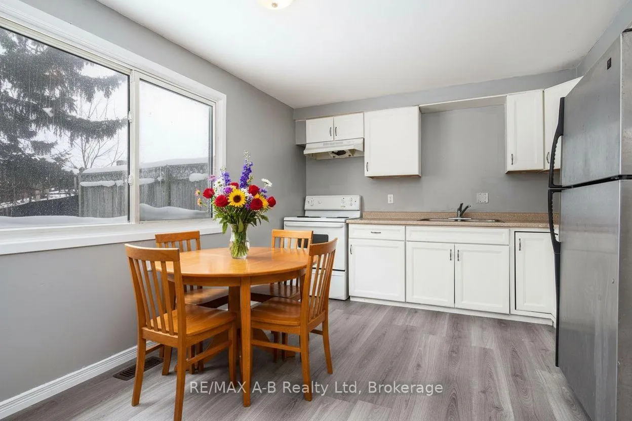 Photo 4 of 72 Crehan Crescent, Stratford — HOMEH