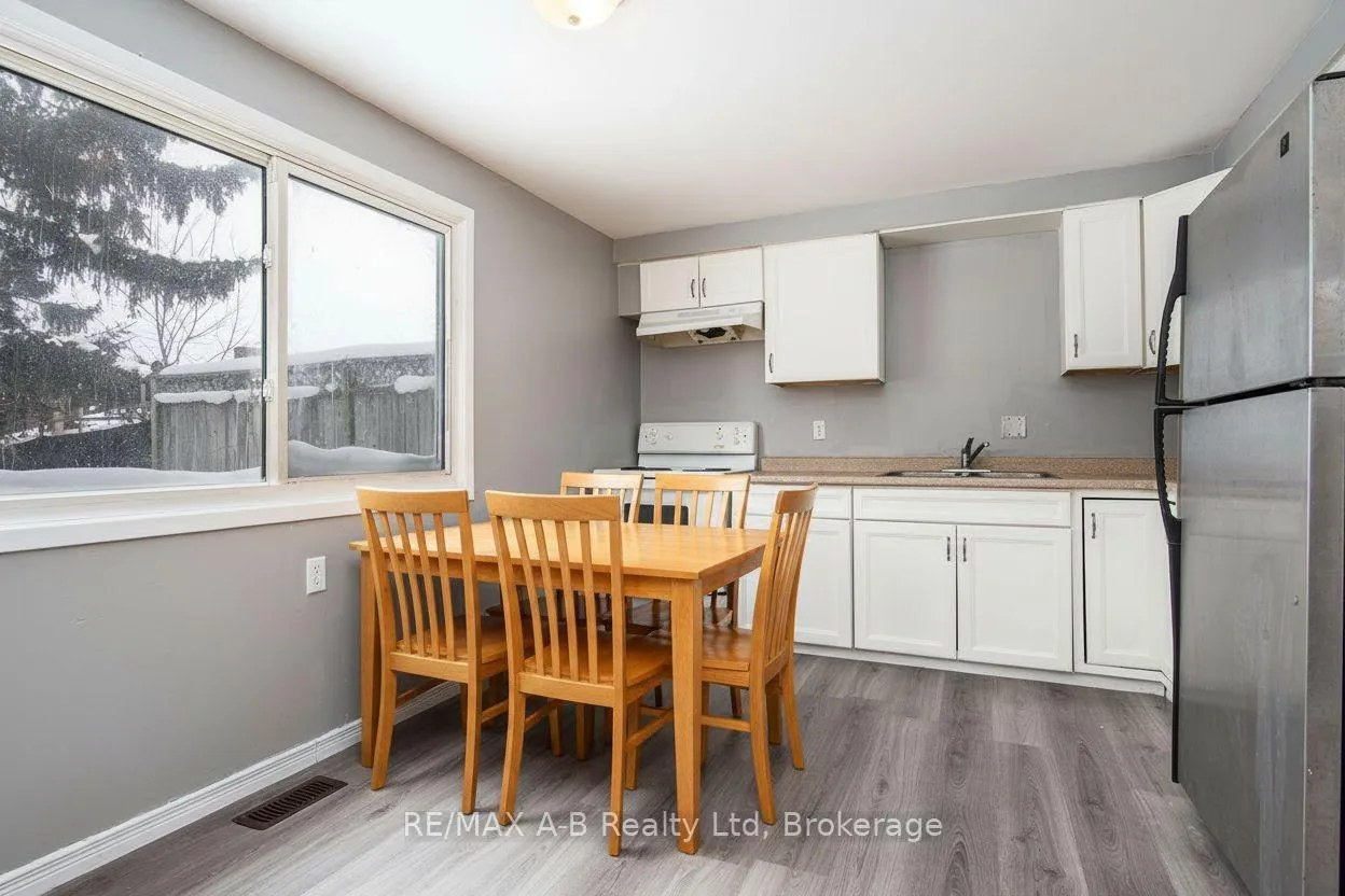 Photo 5 of 72 Crehan Crescent, Stratford — HOMEH