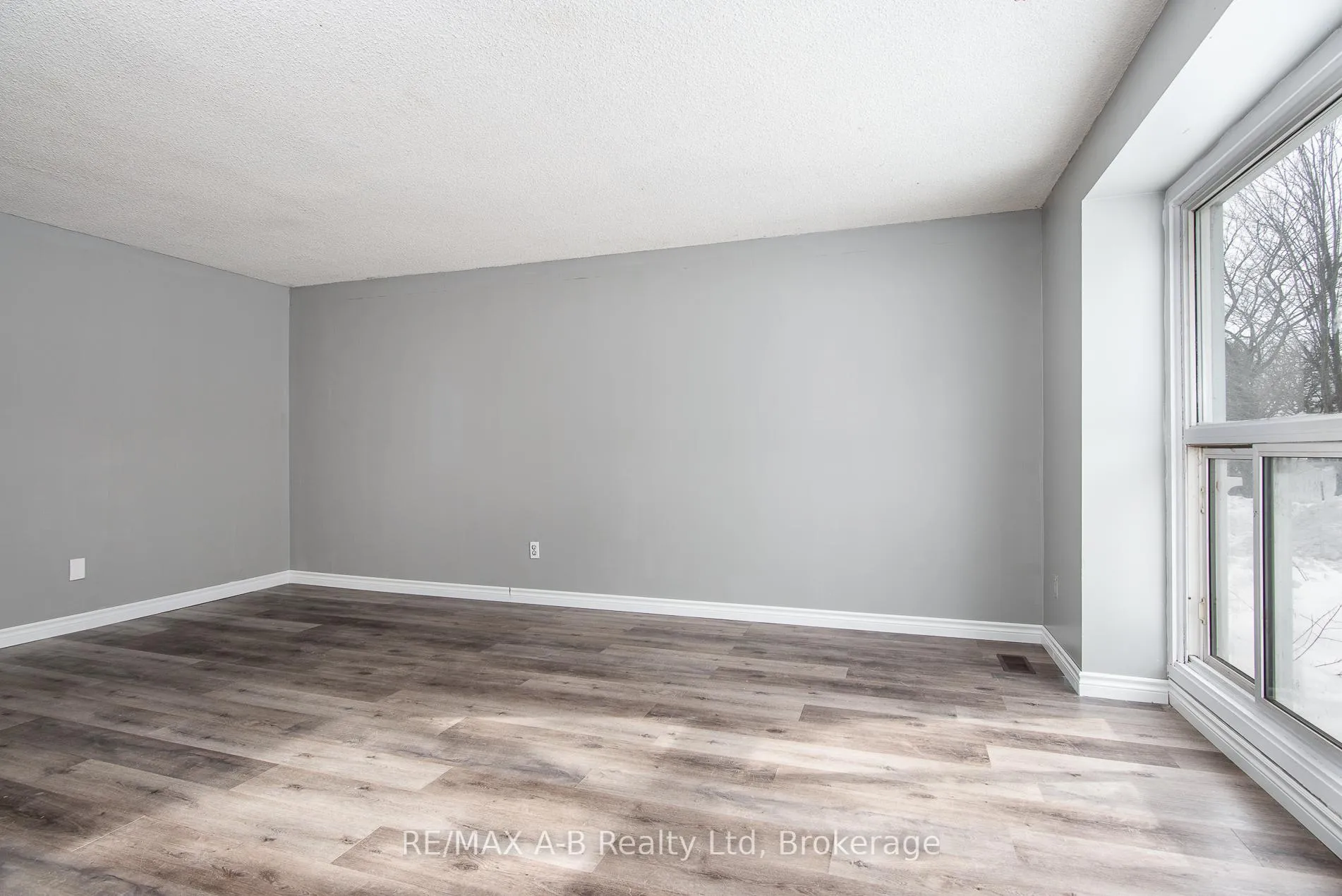 Photo 10 of 72 Crehan Crescent, Stratford — HOMEH