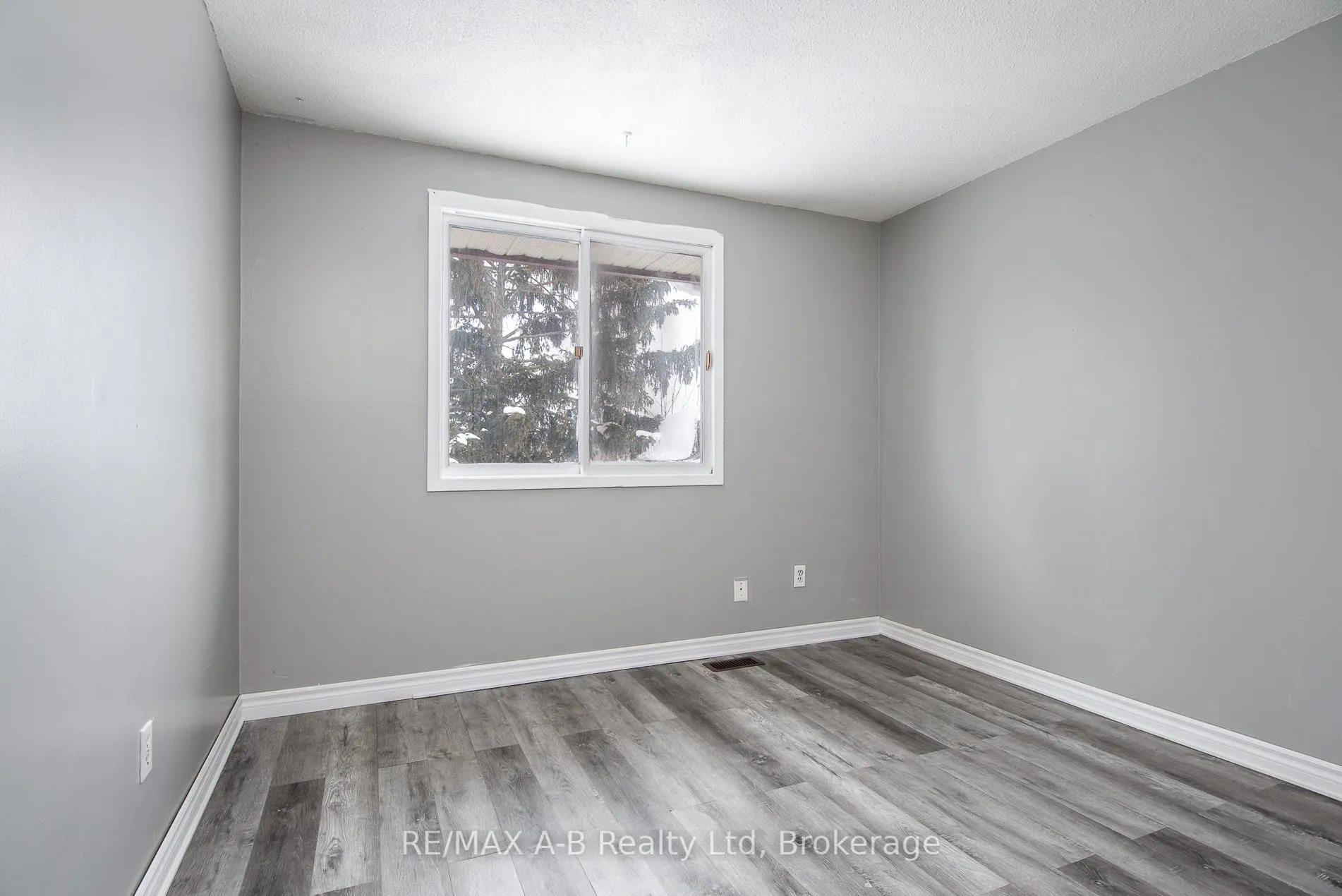 Photo 23 of 72 Crehan Crescent, Stratford — HOMEH