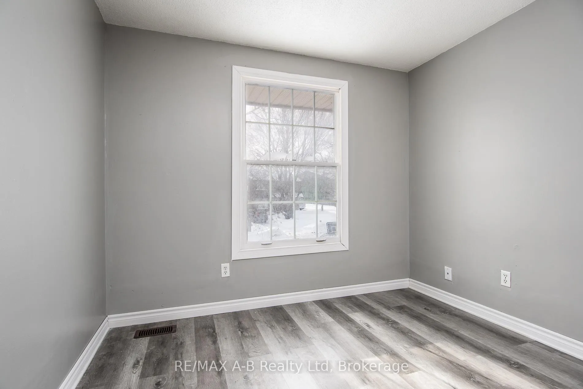Photo 26 of 72 Crehan Crescent, Stratford — HOMEH