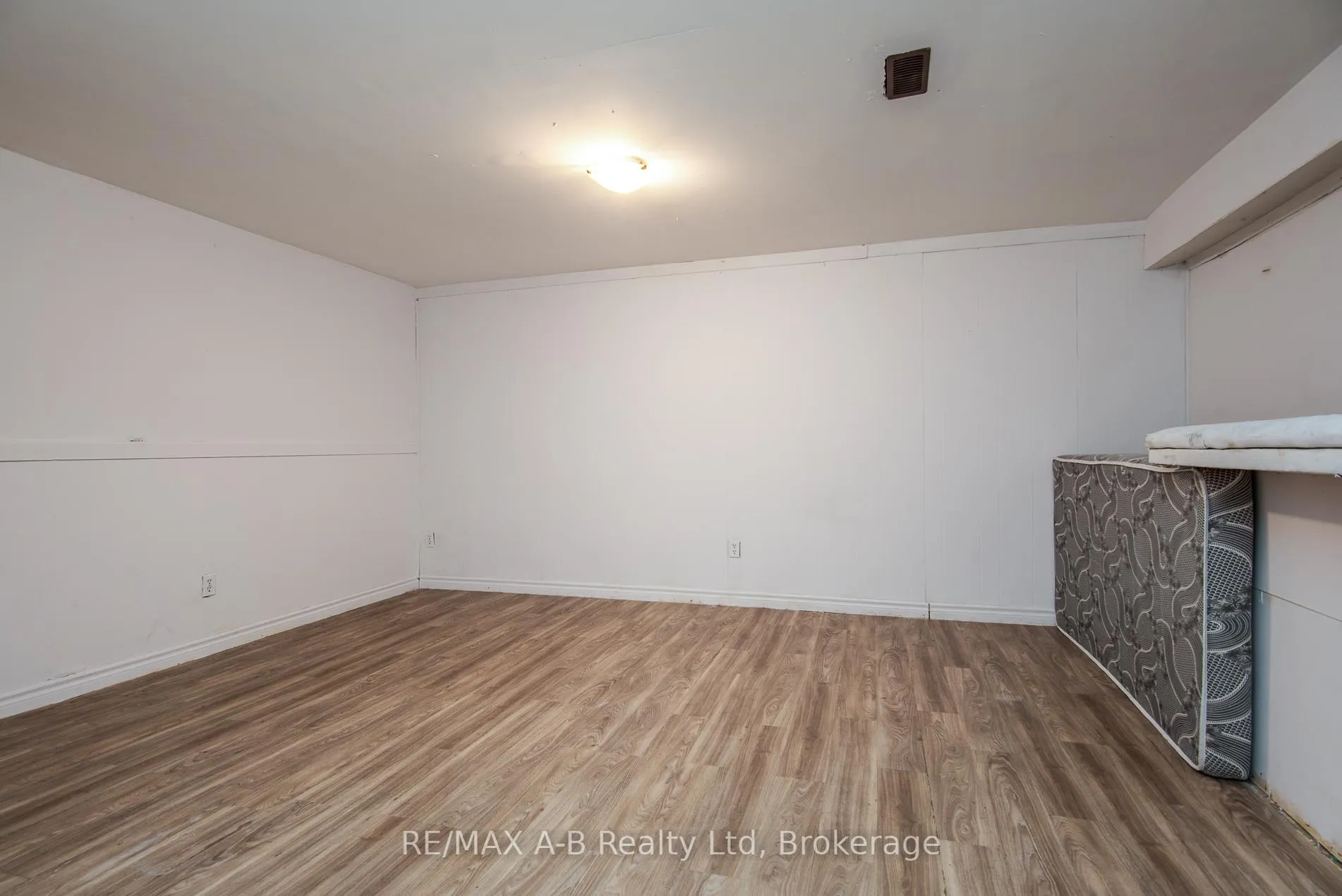 Photo 32 of 72 Crehan Crescent, Stratford — HOMEH