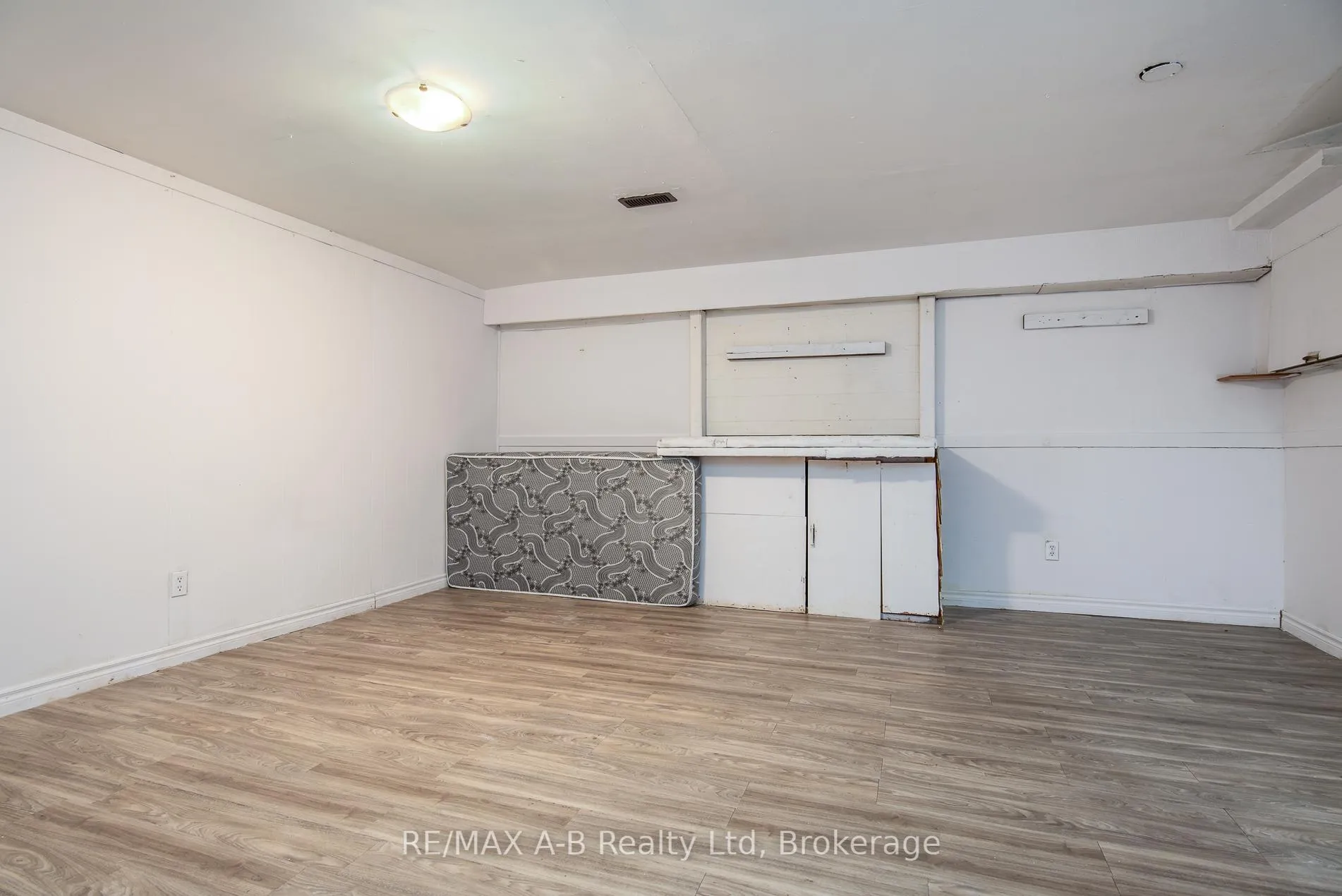 Photo 33 of 72 Crehan Crescent, Stratford — HOMEH