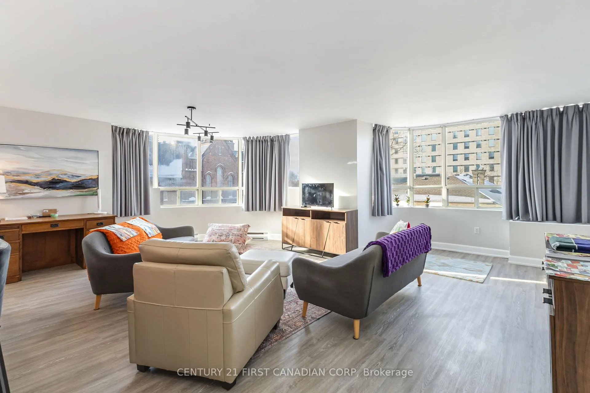 Front of Unit 403, 7 Picton Street