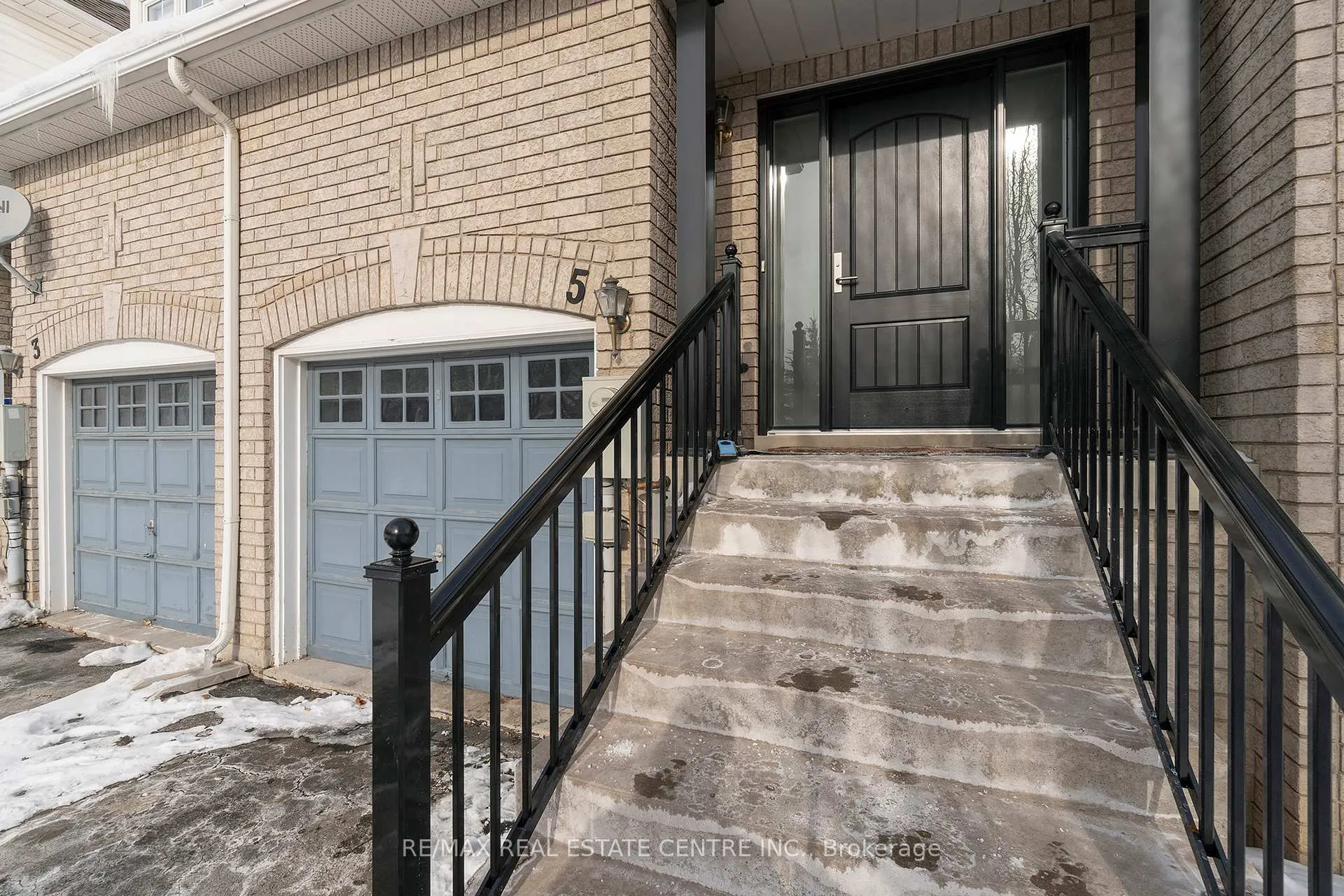 Photo 2 of 5 Harding Street, Halton Hills, Georgetown — HOMEH