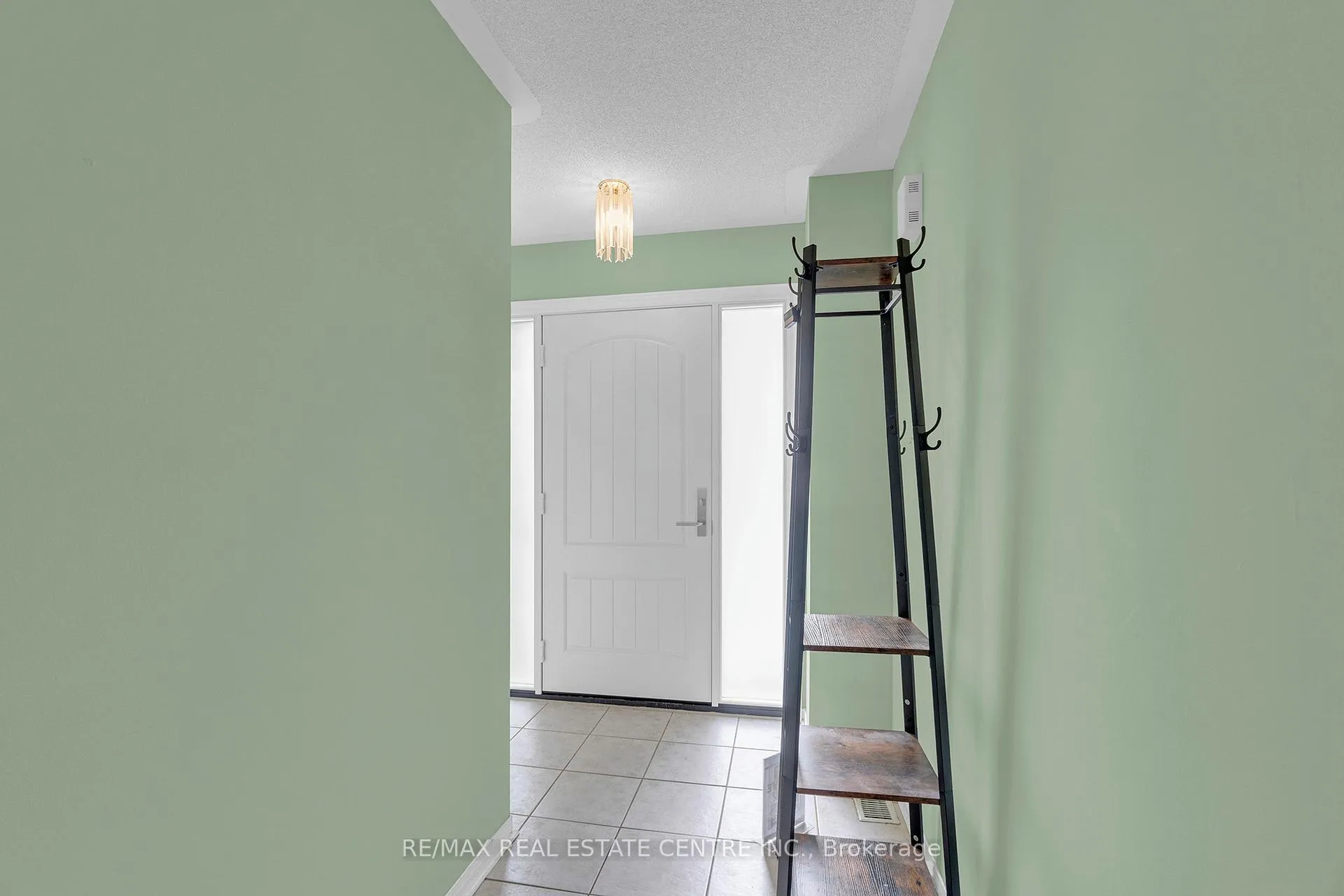 Photo 3 of 5 Harding Street, Halton Hills, Georgetown — HOMEH