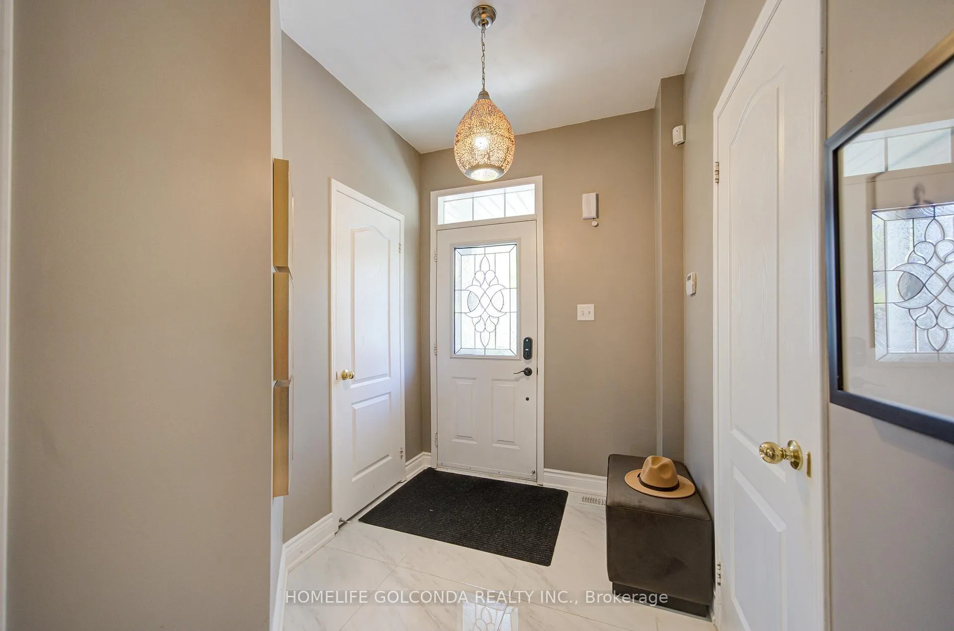 Photo 2 of 27 Lindcrest Manor, Markham, Cornell — HOMEH