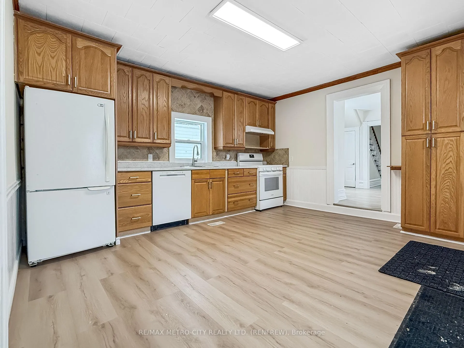 Photo 5 of 148 Farewell Street, Renfrew — HOMEH