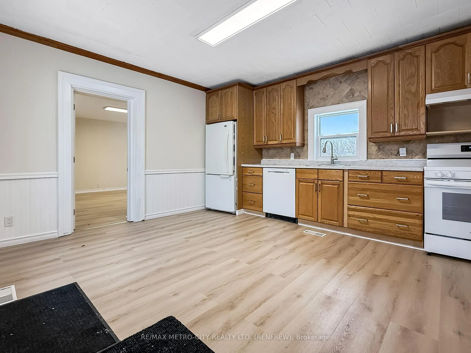 Photo 6 of 148 Farewell Street, Renfrew — HOMEH