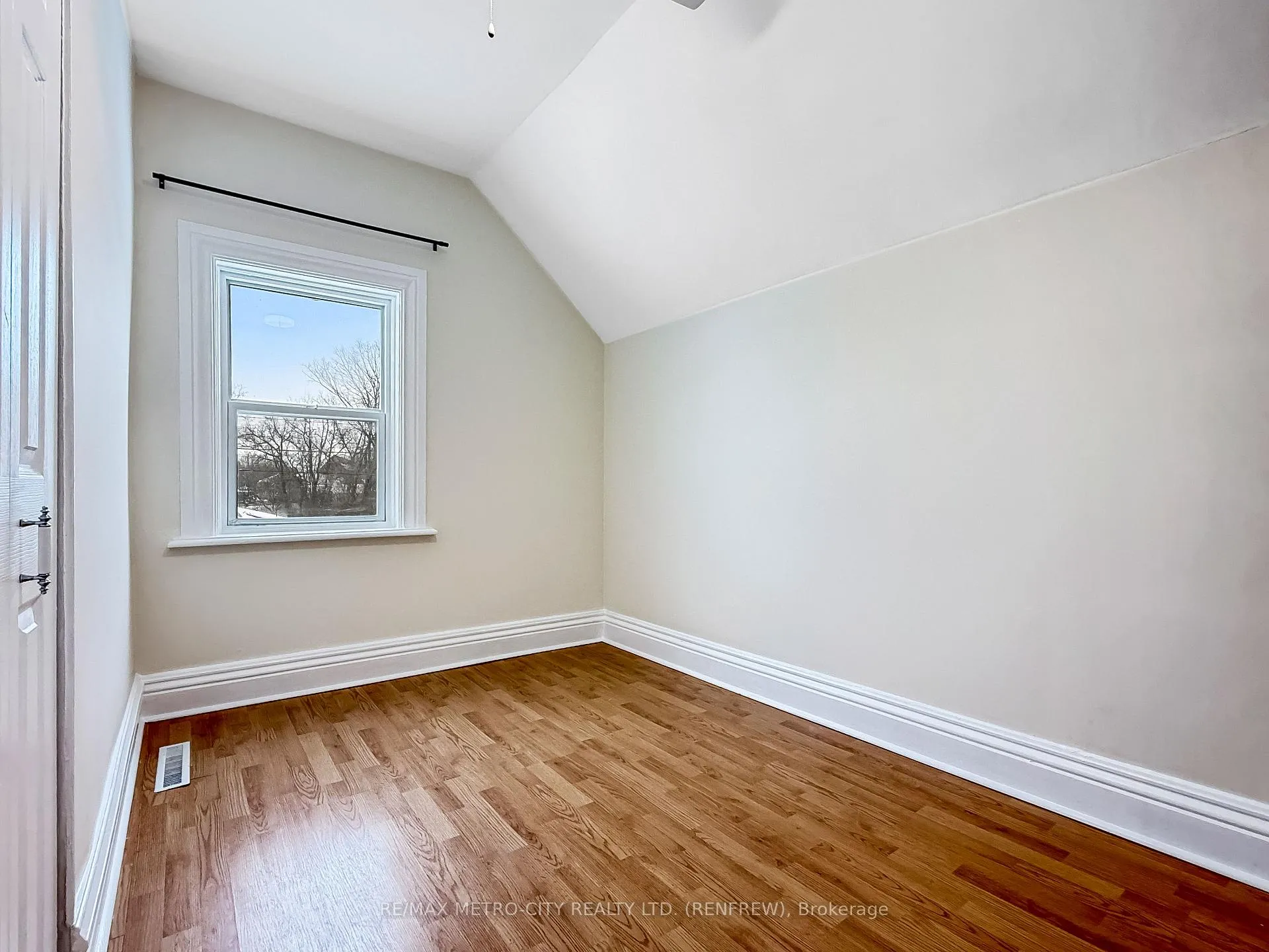 Photo 16 of 148 Farewell Street, Renfrew — HOMEH