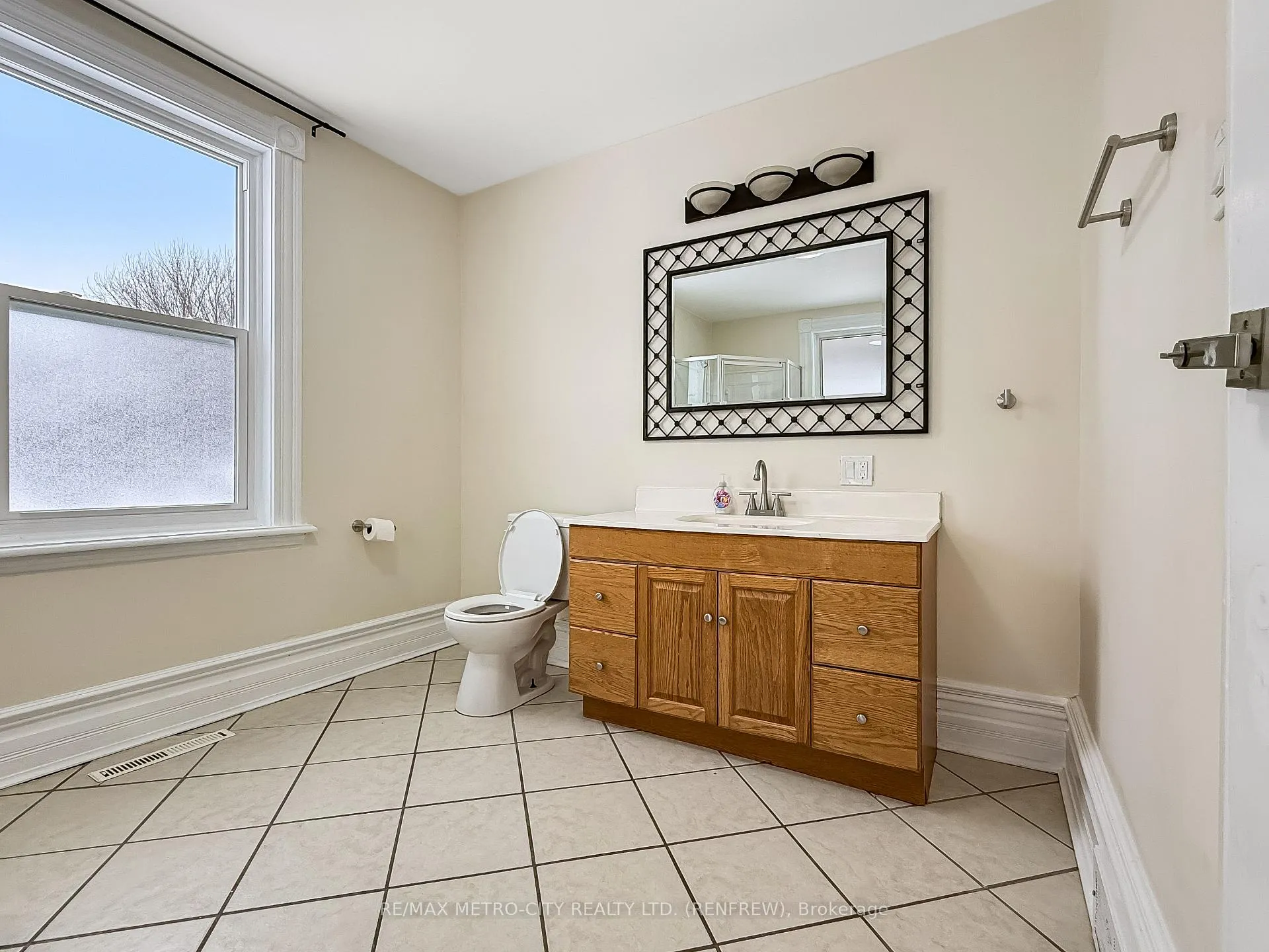Photo 21 of 148 Farewell Street, Renfrew — HOMEH