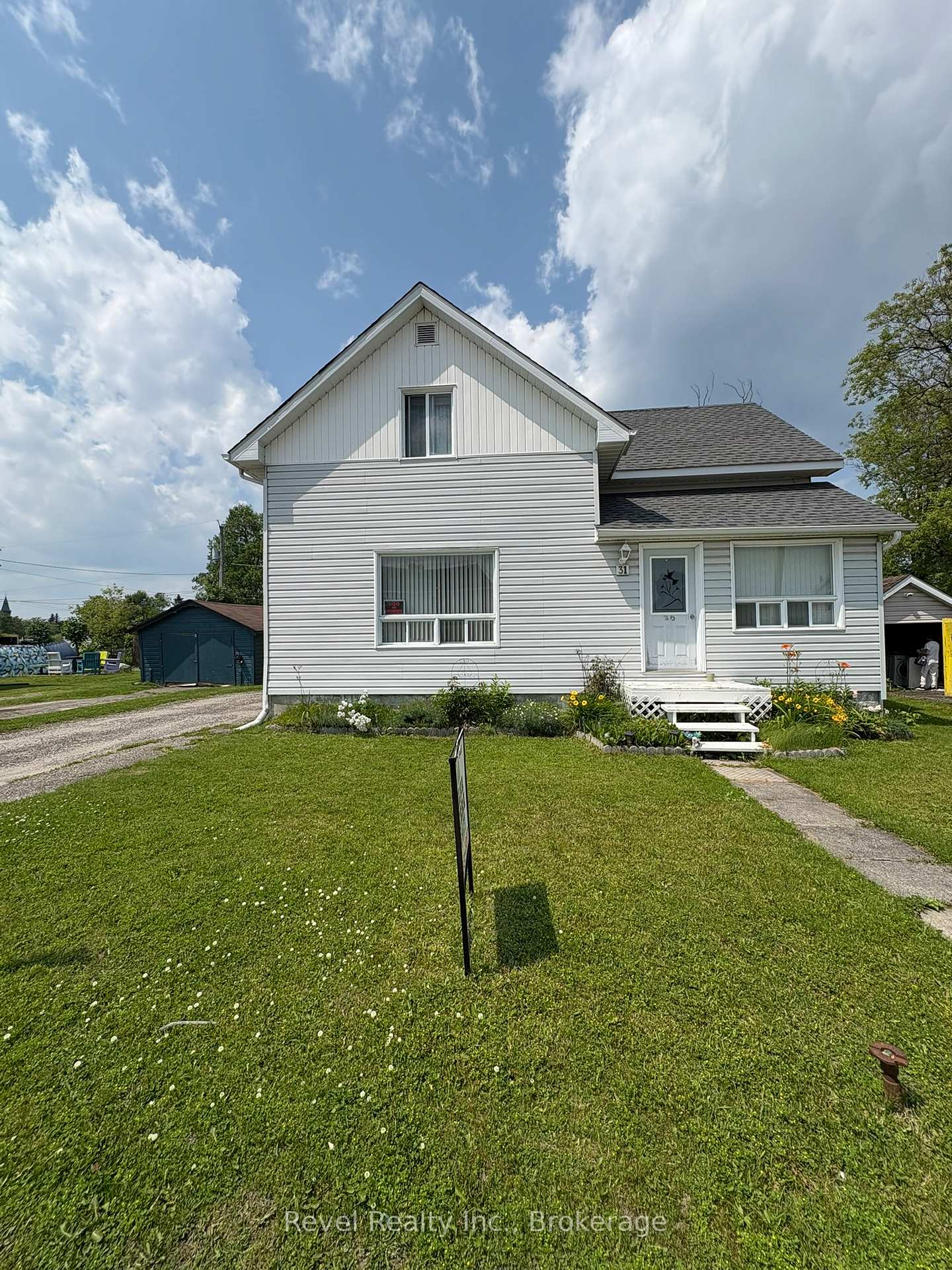 Photo 1 of 31 Cain Avenue, Kapuskasing — HOMEH