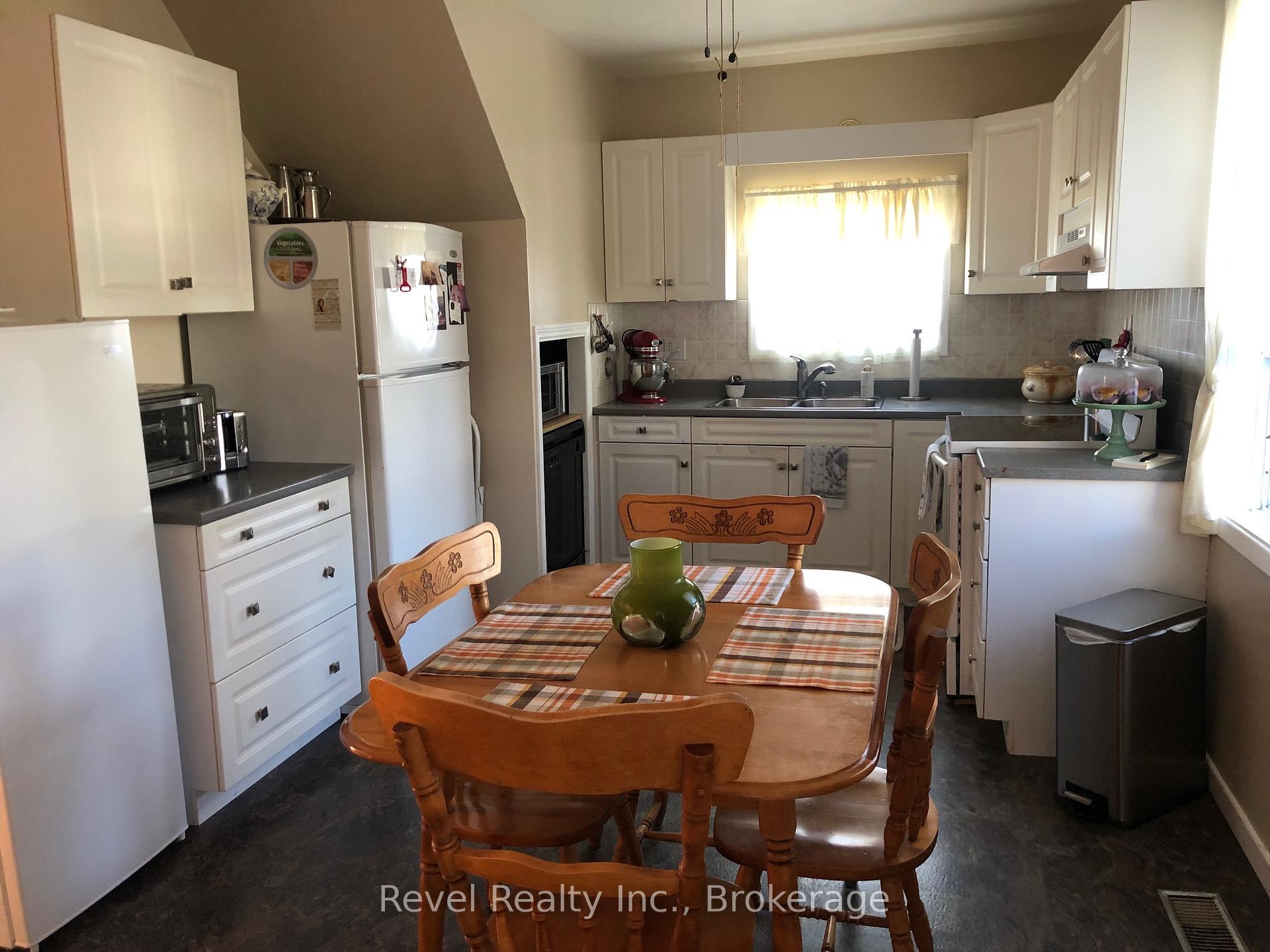 Photo 8 of 31 Cain Avenue, Kapuskasing — HOMEH