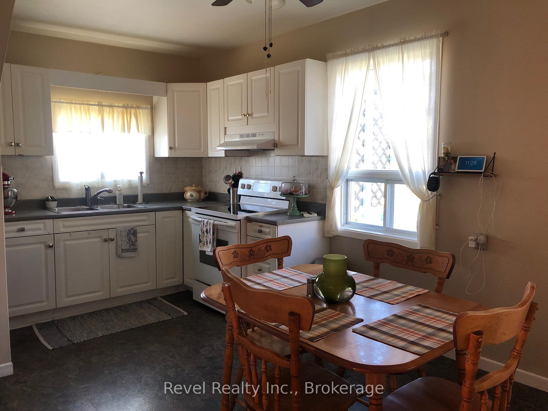 Photo 11 of 31 Cain Avenue, Kapuskasing — HOMEH