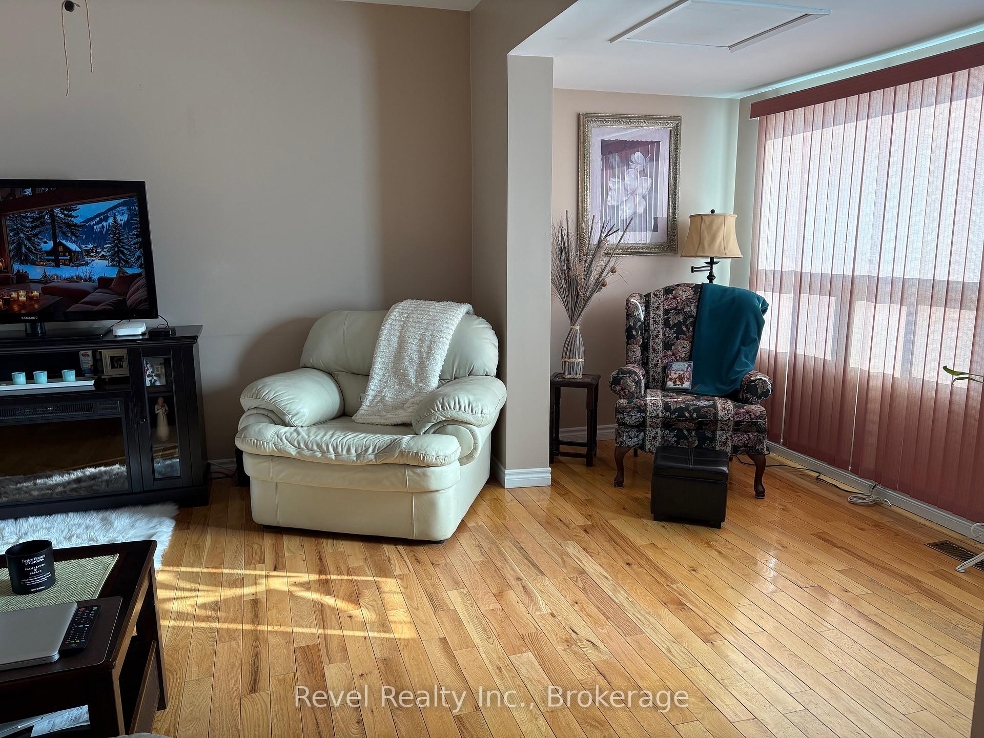 Photo 17 of 31 Cain Avenue, Kapuskasing — HOMEH