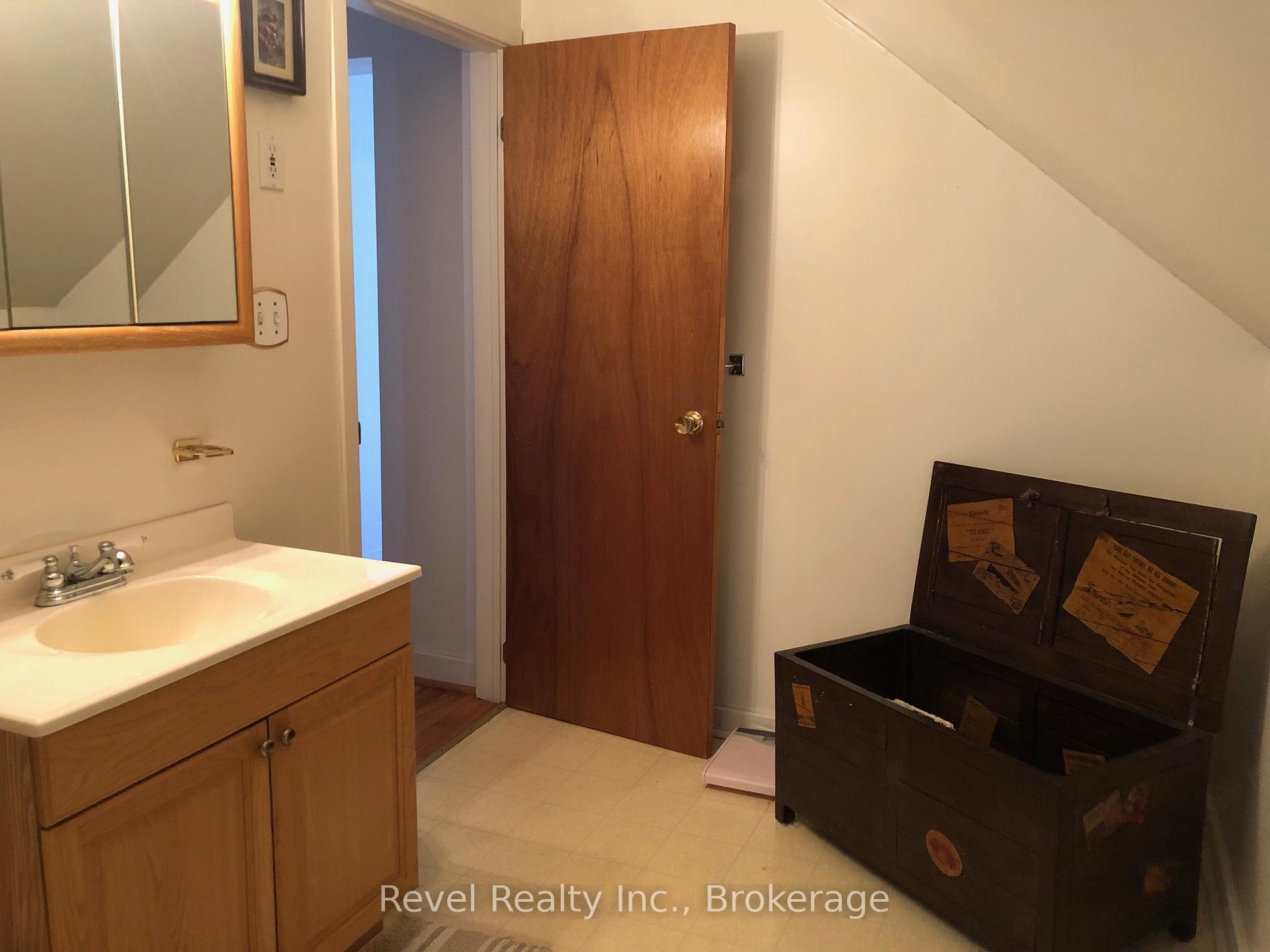 Photo 32 of 31 Cain Avenue, Kapuskasing — HOMEH