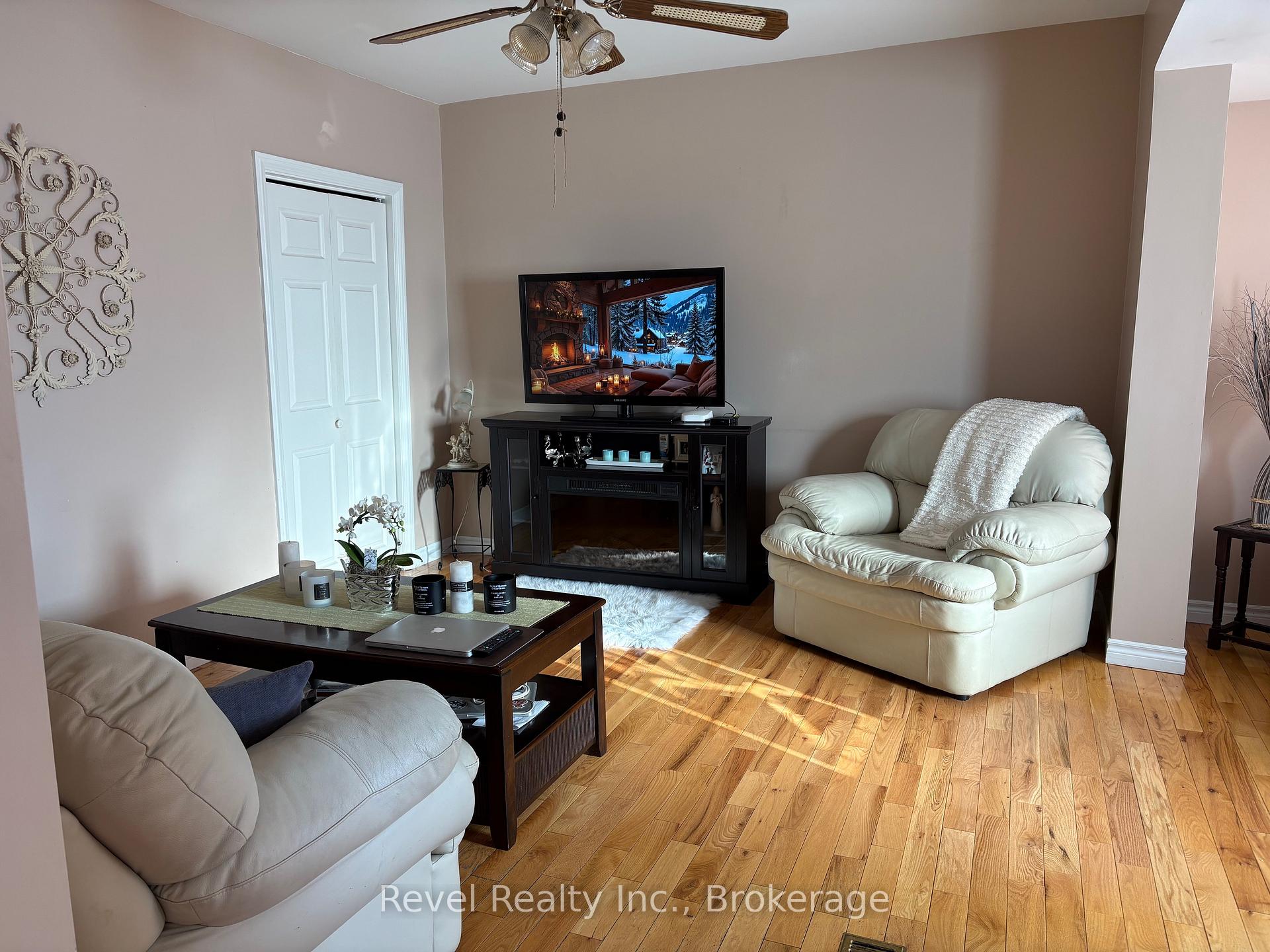 Photo 35 of 31 Cain Avenue, Kapuskasing — HOMEH