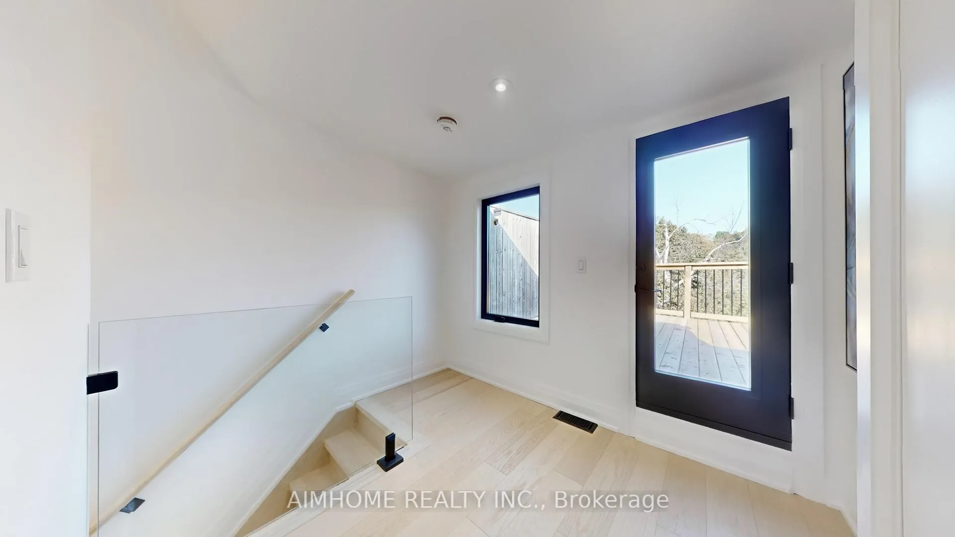 Photo 23 of 38 Sparkhall Avenue, Toronto, North Riverdale — HOMEH