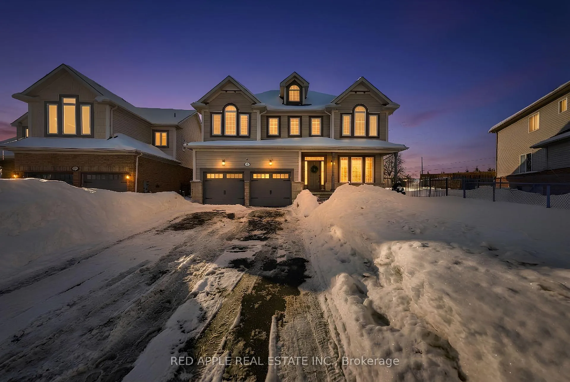 Photo 1 of 8 Strathmore Place, Barrie, Innis-Shore — HOMEH