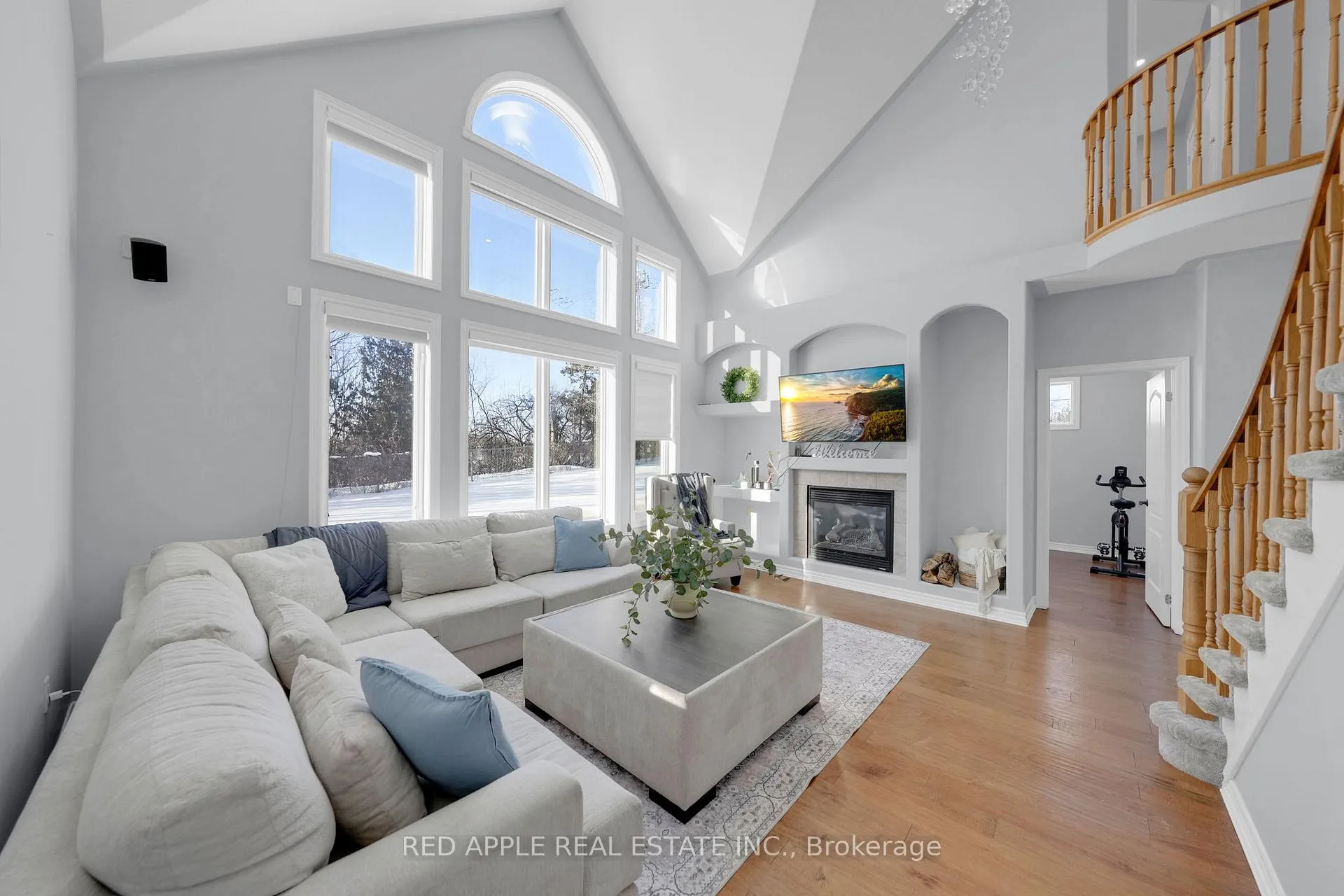 Photo 8 of 8 Strathmore Place, Barrie, Innis-Shore — HOMEH