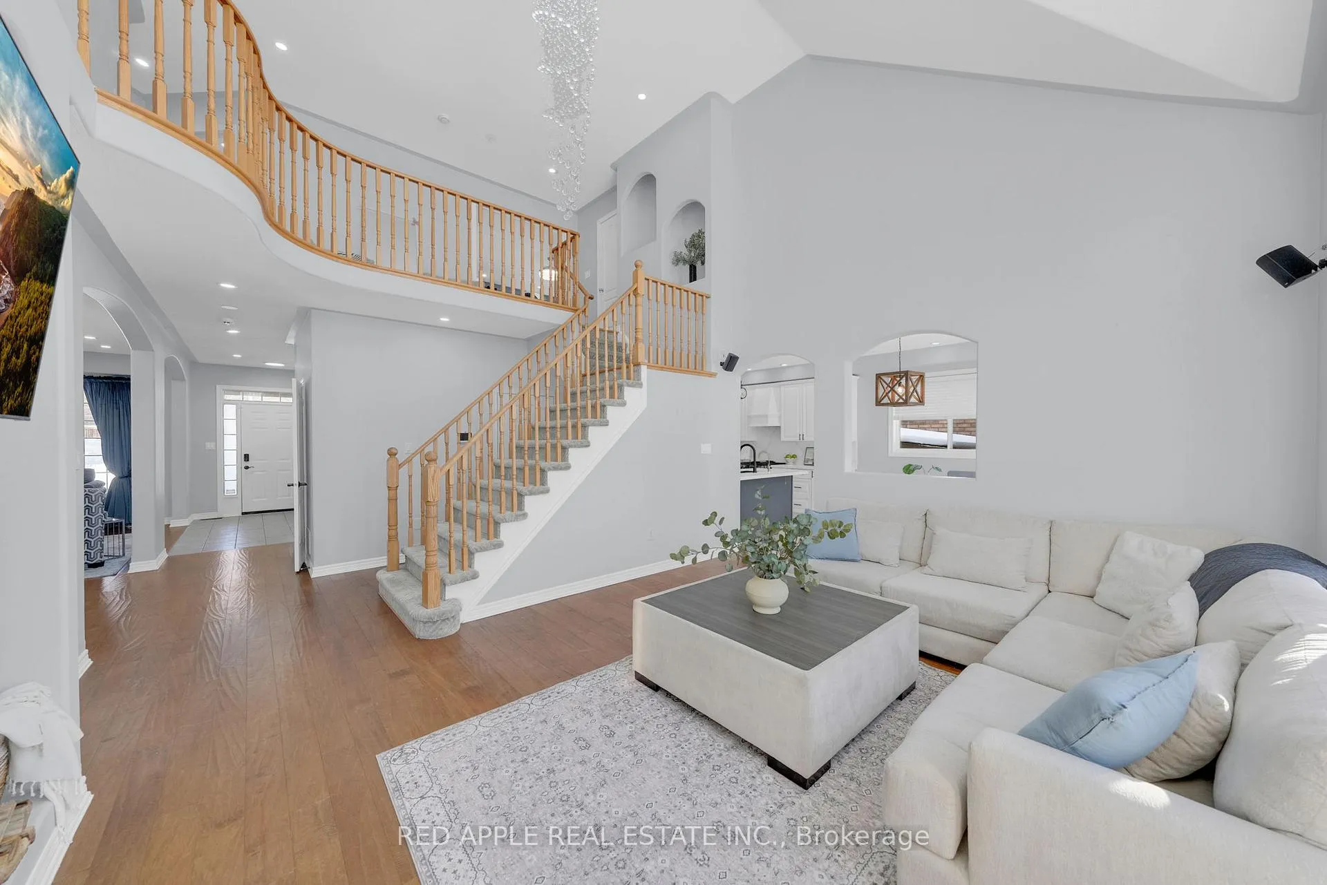Photo 12 of 8 Strathmore Place, Barrie, Innis-Shore — HOMEH