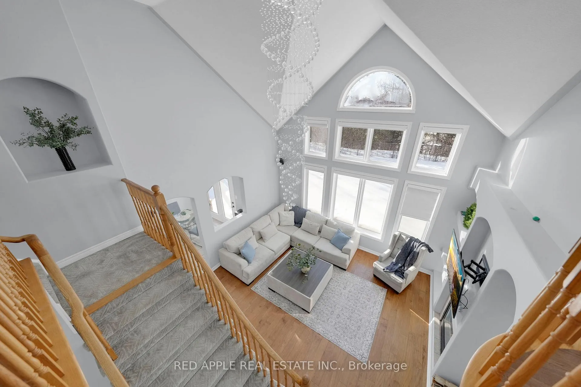 Photo 13 of 8 Strathmore Place, Barrie, Innis-Shore — HOMEH
