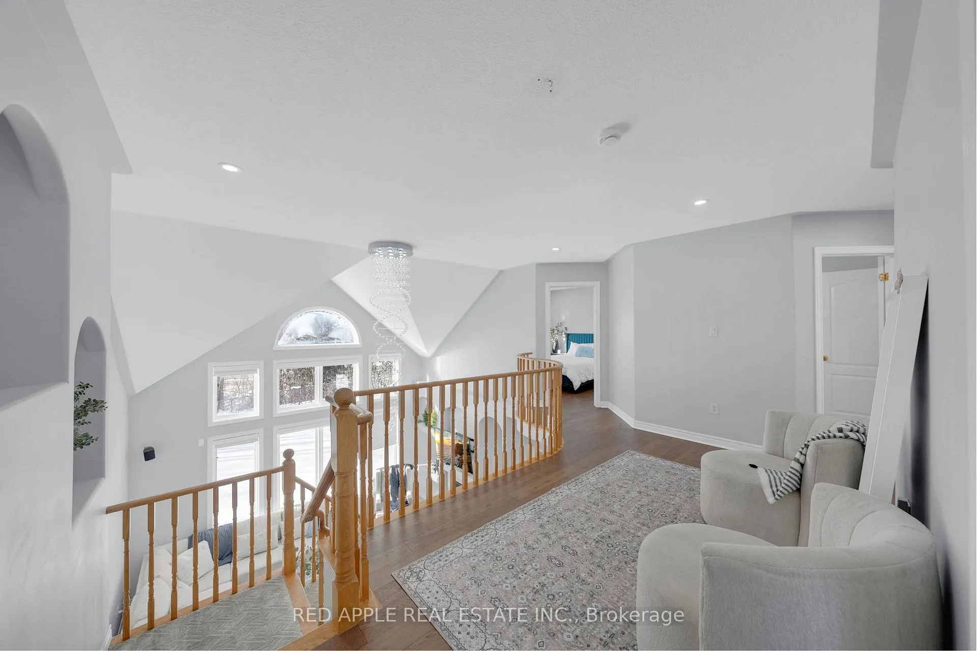 Photo 14 of 8 Strathmore Place, Barrie, Innis-Shore — HOMEH