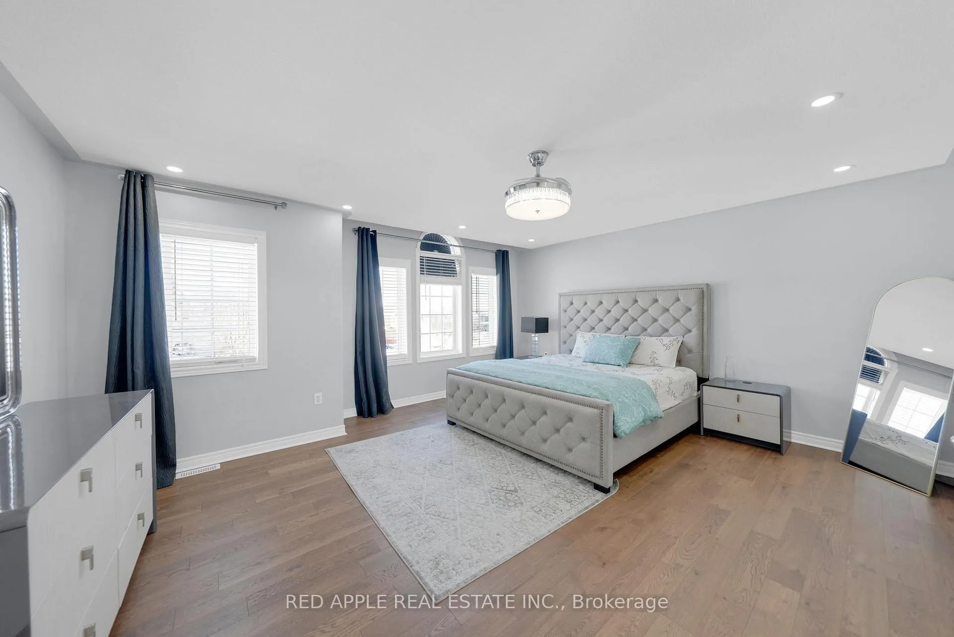 Photo 16 of 8 Strathmore Place, Barrie, Innis-Shore — HOMEH