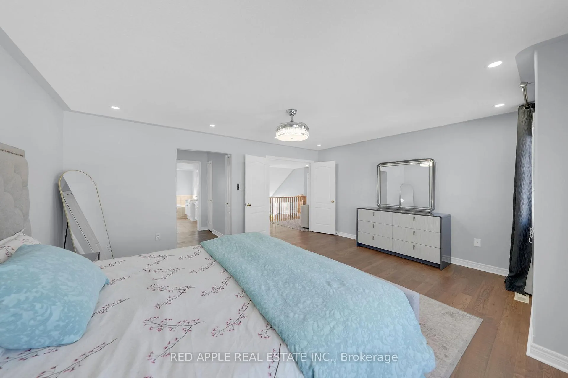 Photo 17 of 8 Strathmore Place, Barrie, Innis-Shore — HOMEH