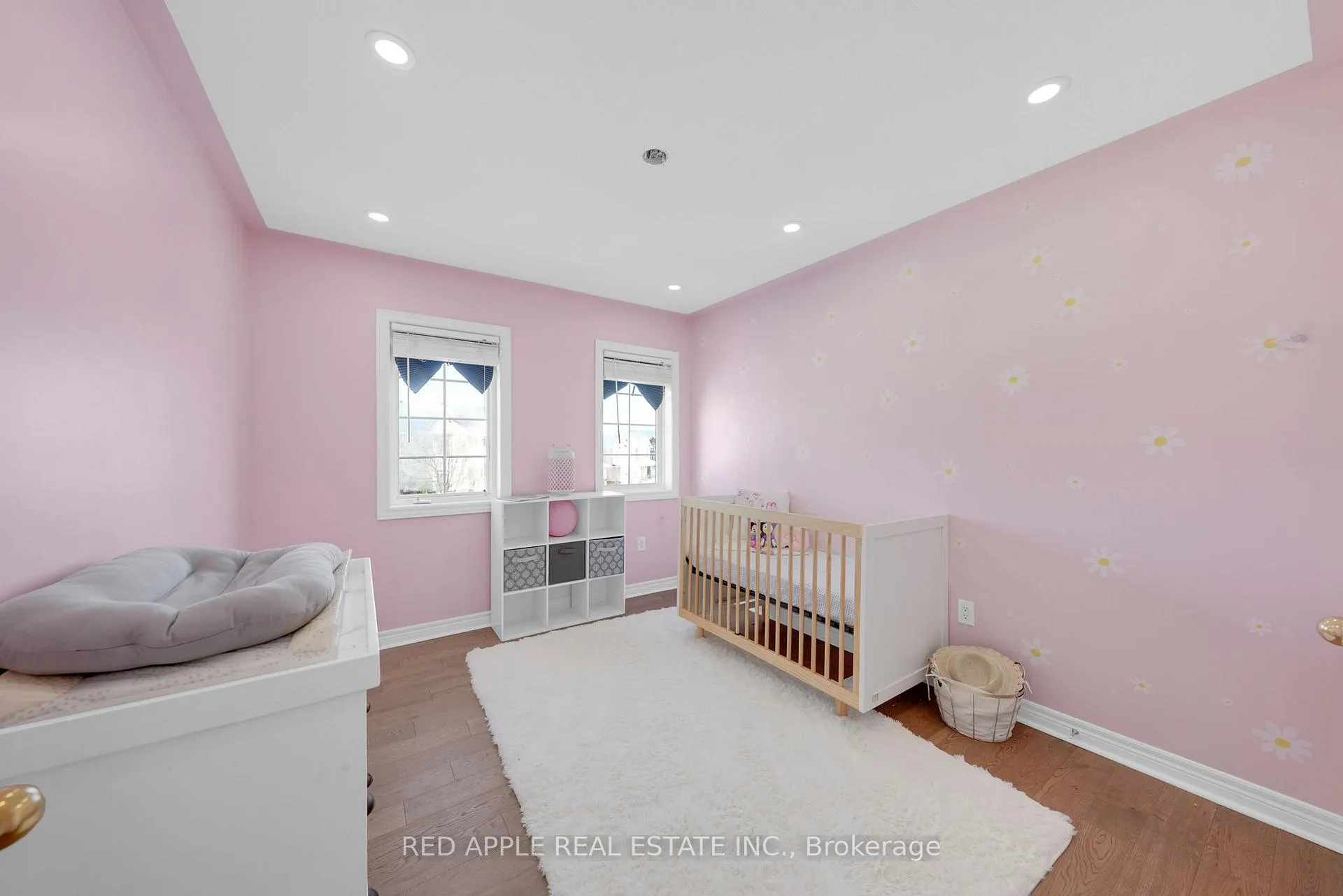 Photo 19 of 8 Strathmore Place, Barrie, Innis-Shore — HOMEH