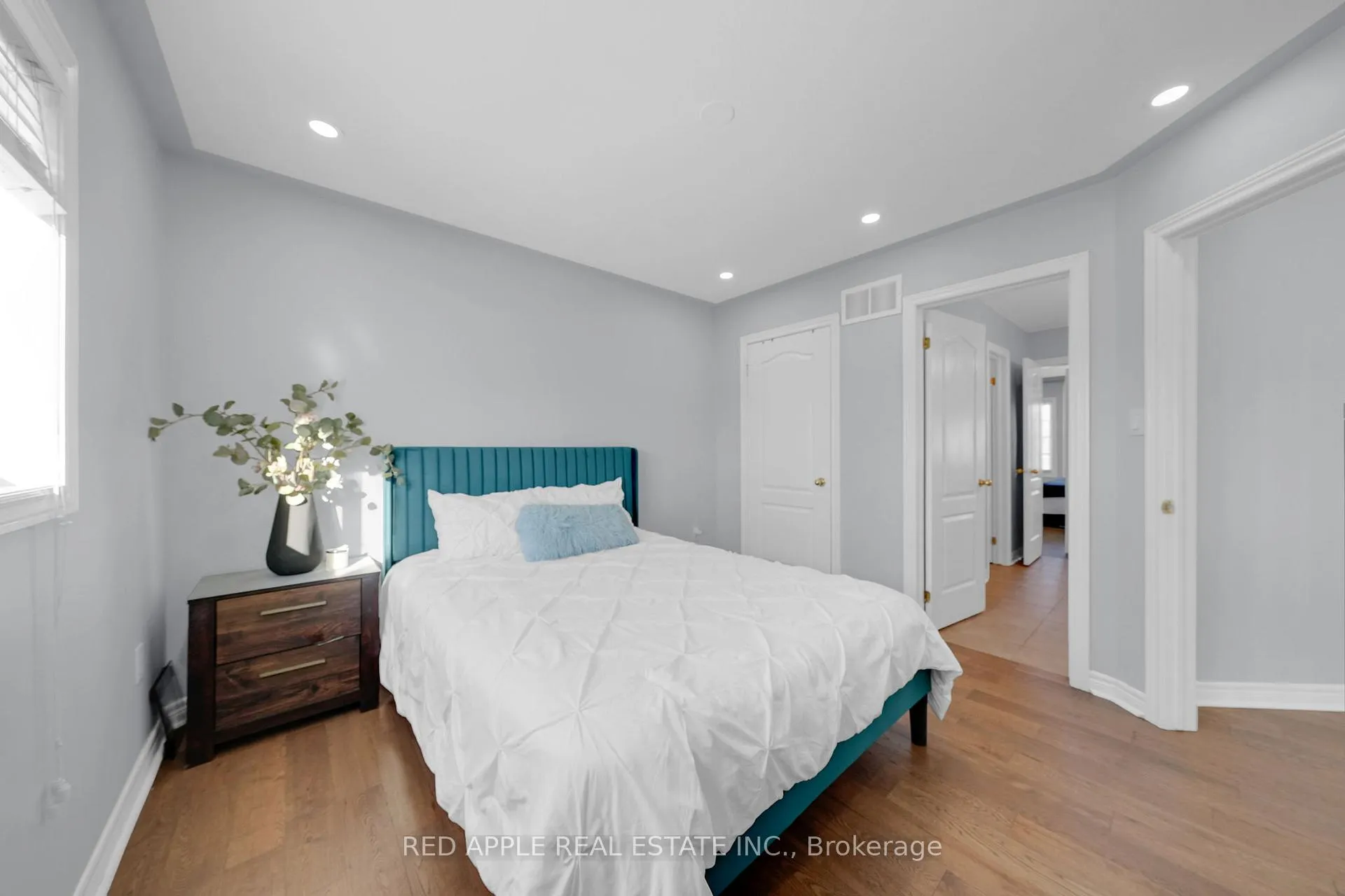 Photo 20 of 8 Strathmore Place, Barrie, Innis-Shore — HOMEH