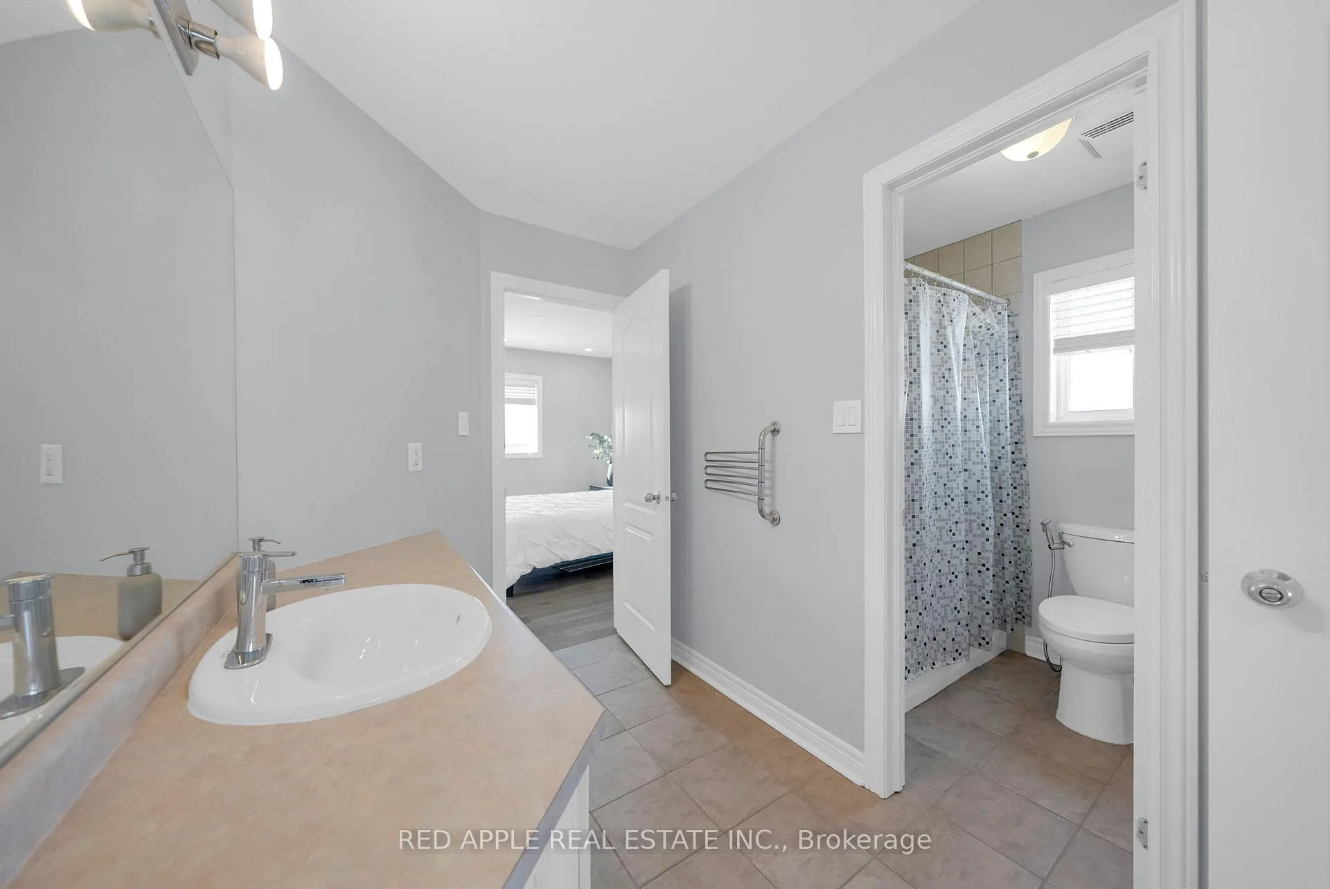 Photo 21 of 8 Strathmore Place, Barrie, Innis-Shore — HOMEH