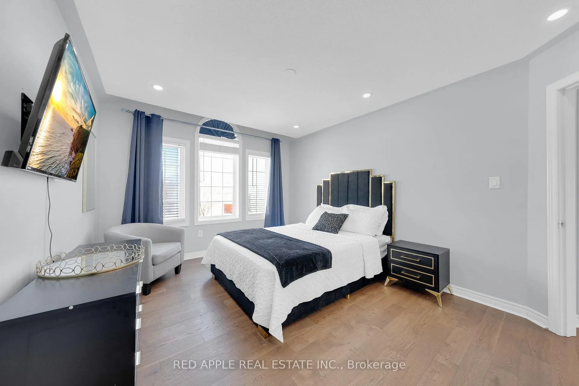 Photo 22 of 8 Strathmore Place, Barrie, Innis-Shore — HOMEH