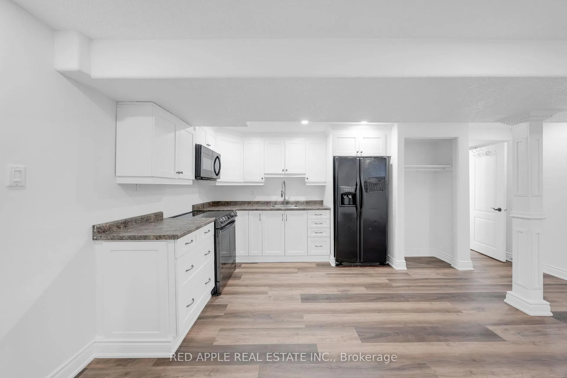 Photo 25 of 8 Strathmore Place, Barrie, Innis-Shore — HOMEH