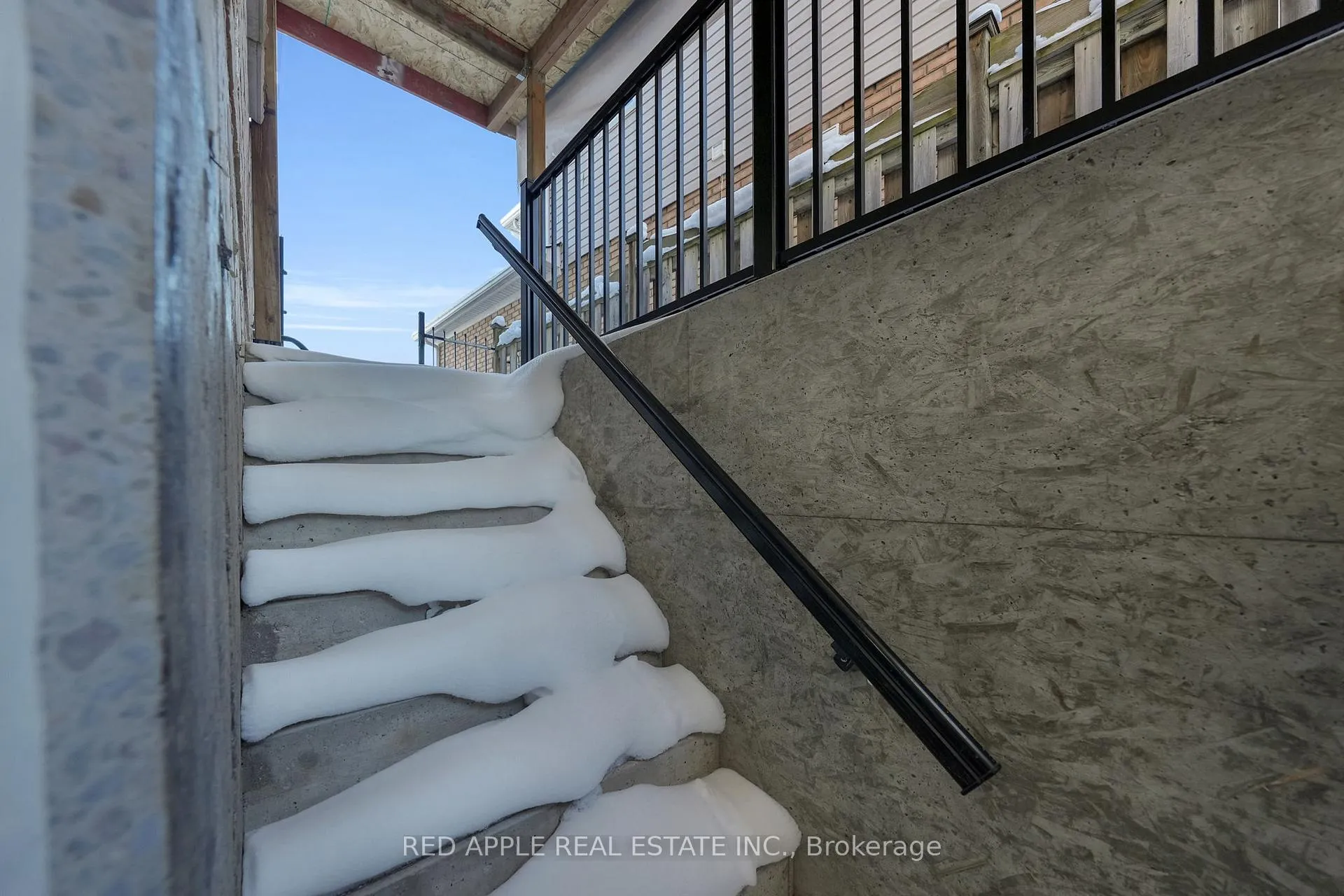 Photo 32 of 8 Strathmore Place, Barrie, Innis-Shore — HOMEH