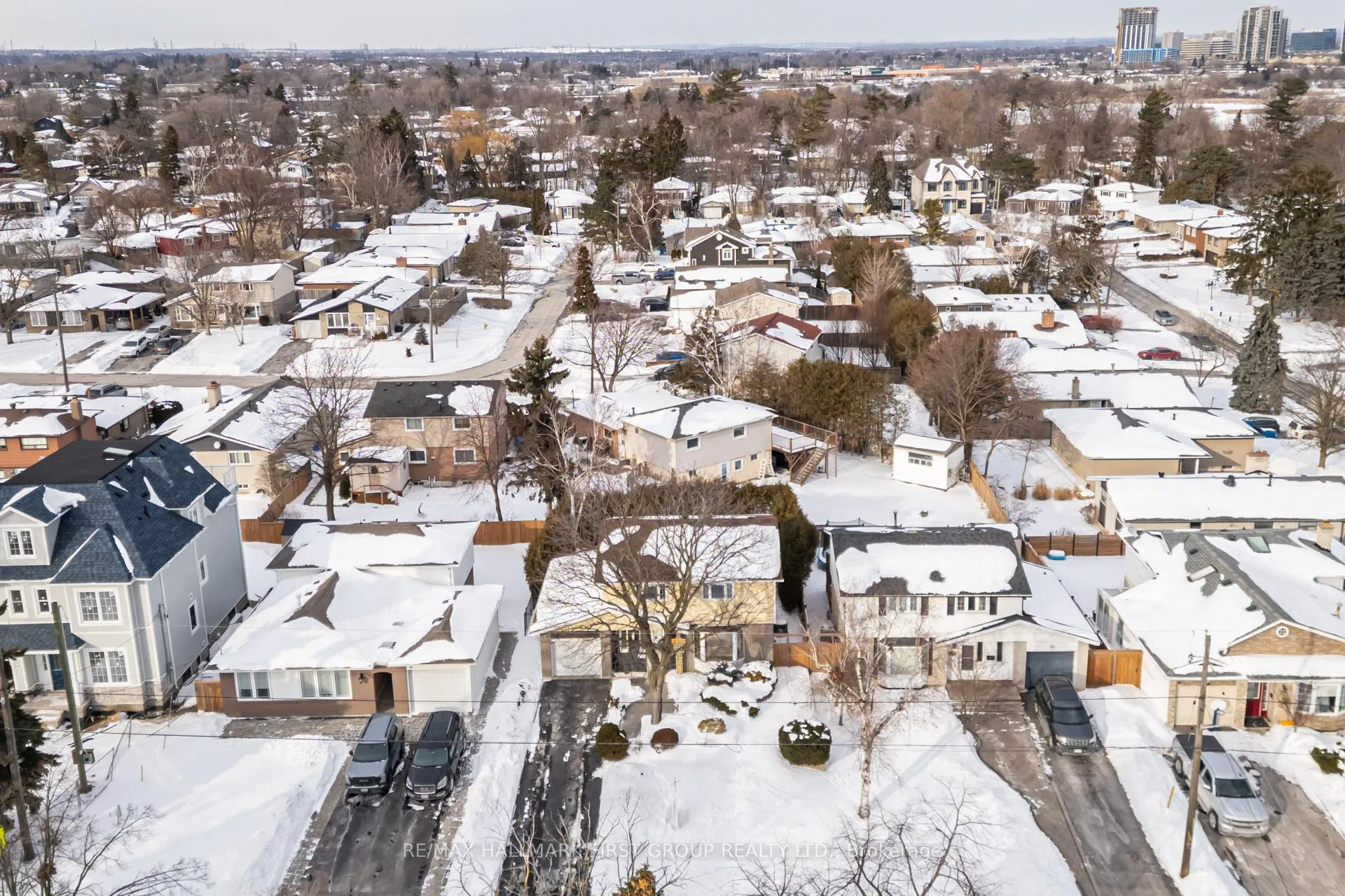 Photo 3 of 731 Breezy Drive, Pickering, West Shore — HOMEH
