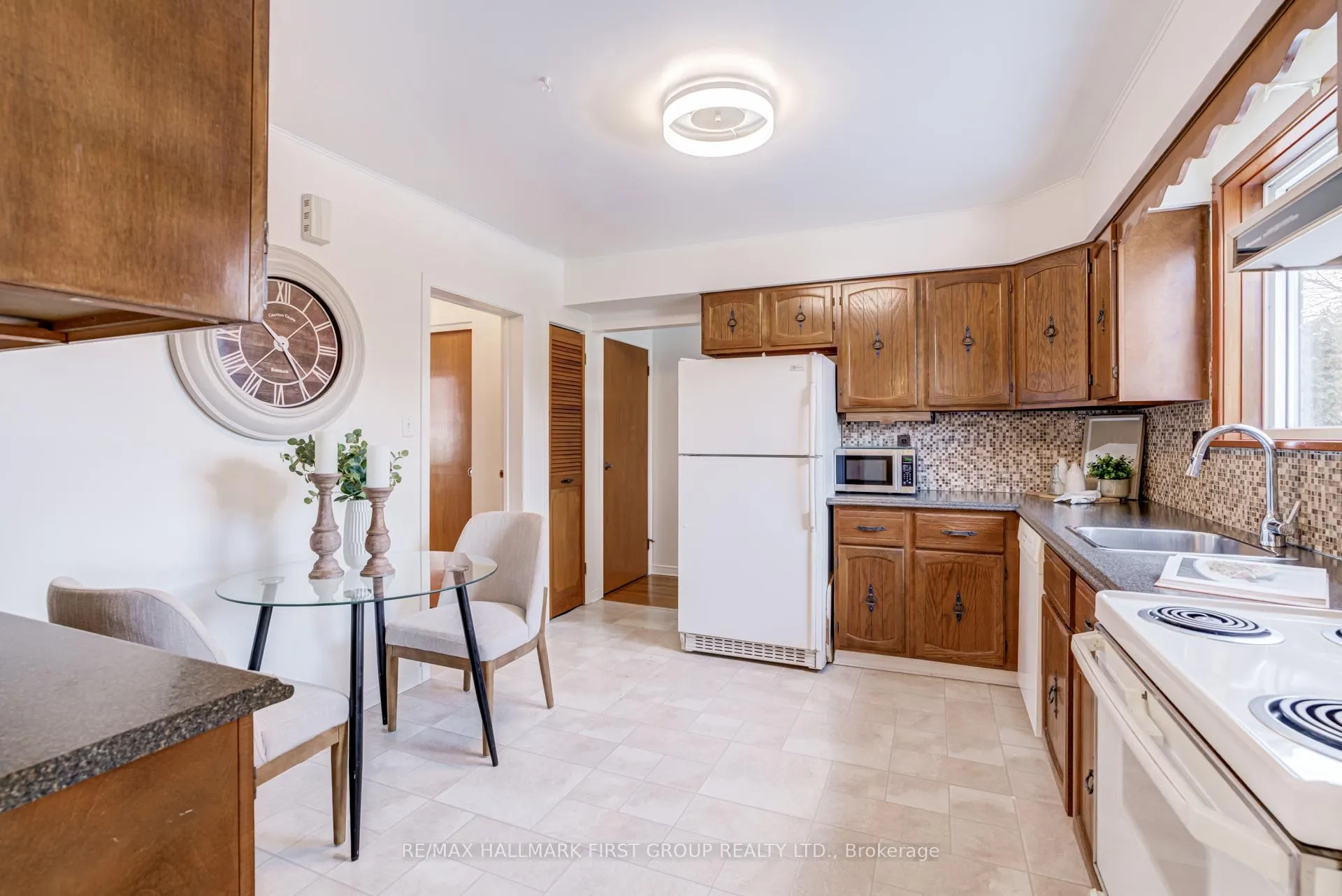Photo 9 of 731 Breezy Drive, Pickering, West Shore — HOMEH