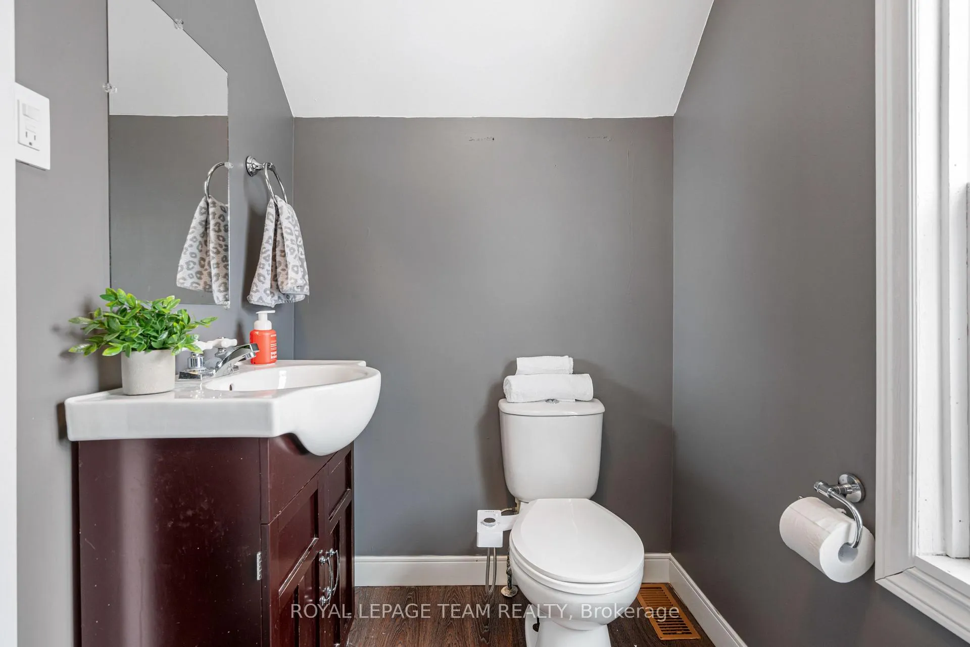 Photo 21 of 2154 Dundas Street N, Edwardsburgh/Cardinal, Town of Cardinal — HOMEH