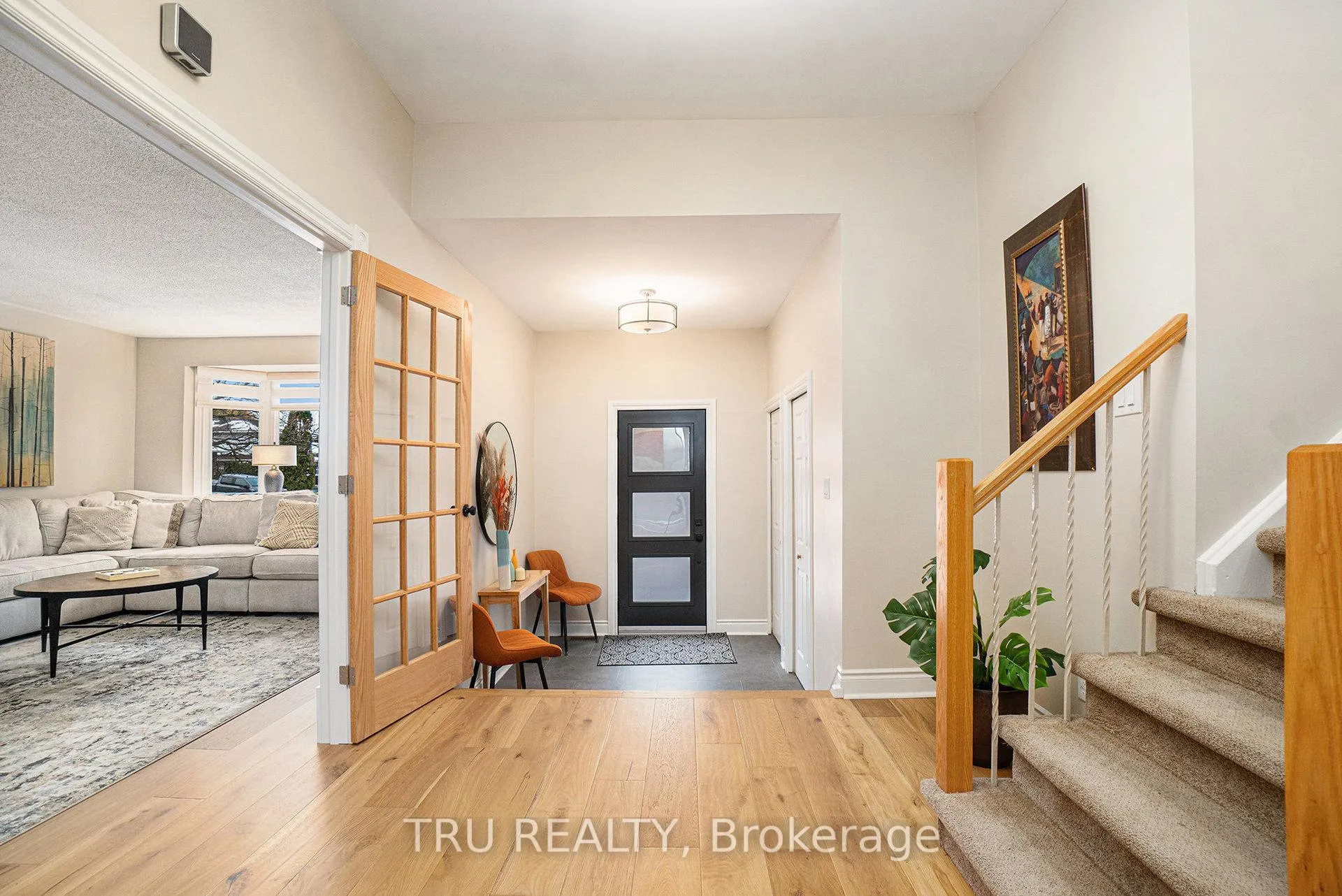 Photo 4 of 1719 Meadowview Crescent N, Ottawa, Convent Glen South — HOMEH