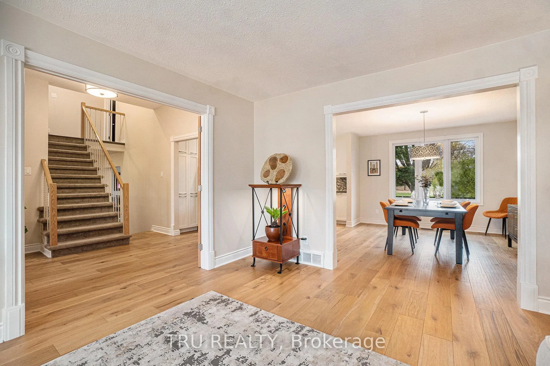 Photo 7 of 1719 Meadowview Crescent N, Ottawa, Convent Glen South — HOMEH