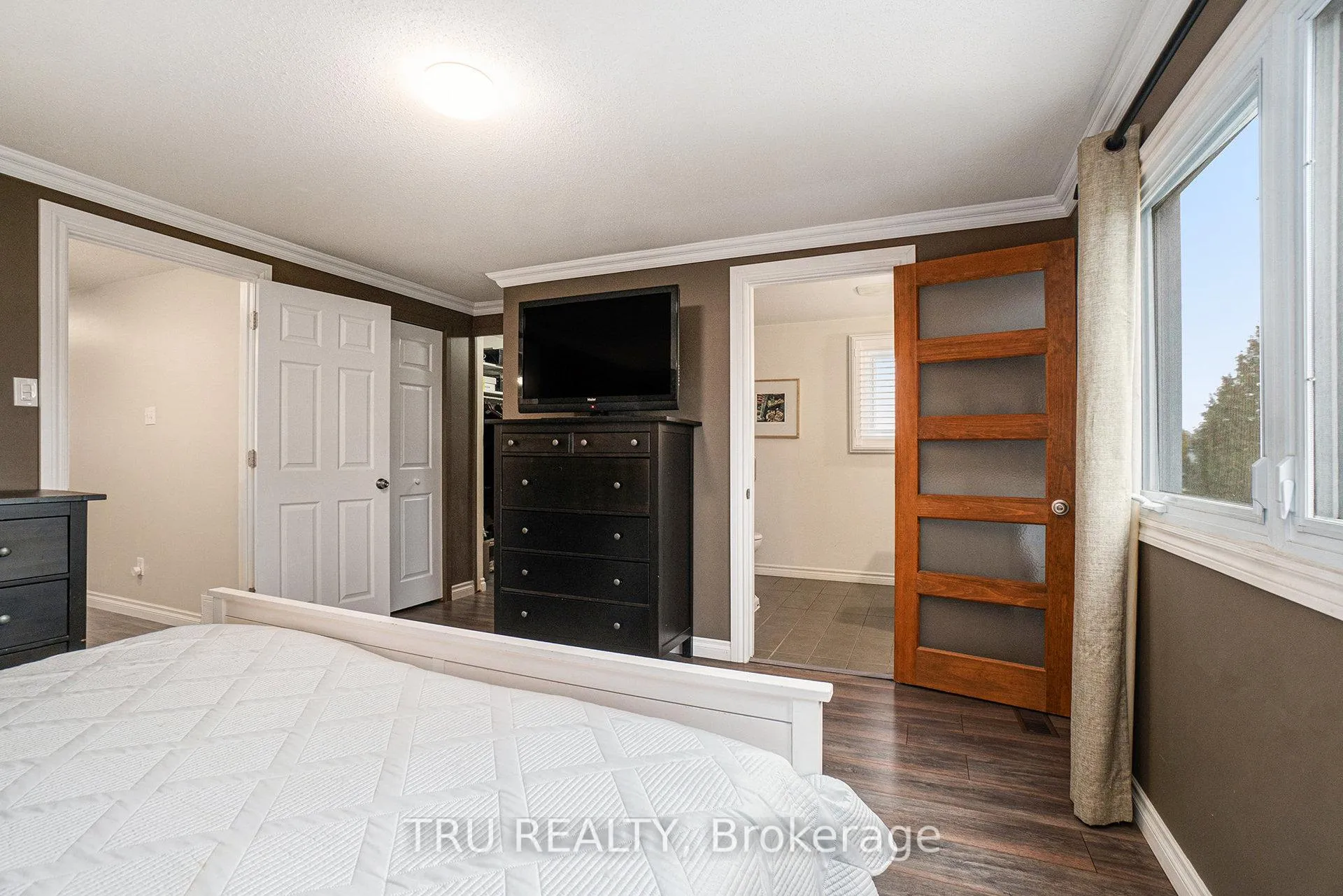 Photo 20 of 1719 Meadowview Crescent N, Ottawa, Convent Glen South — HOMEH