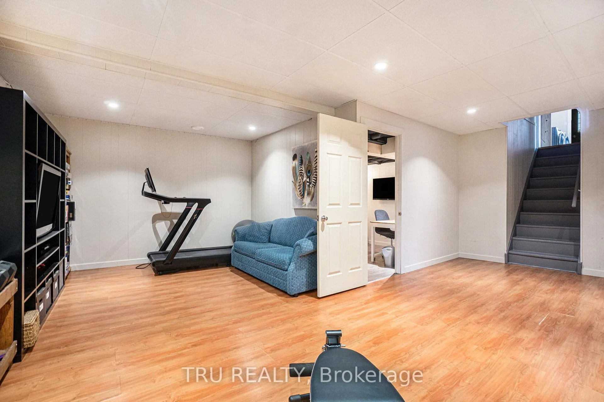 Photo 26 of 1719 Meadowview Crescent N, Ottawa, Convent Glen South — HOMEH