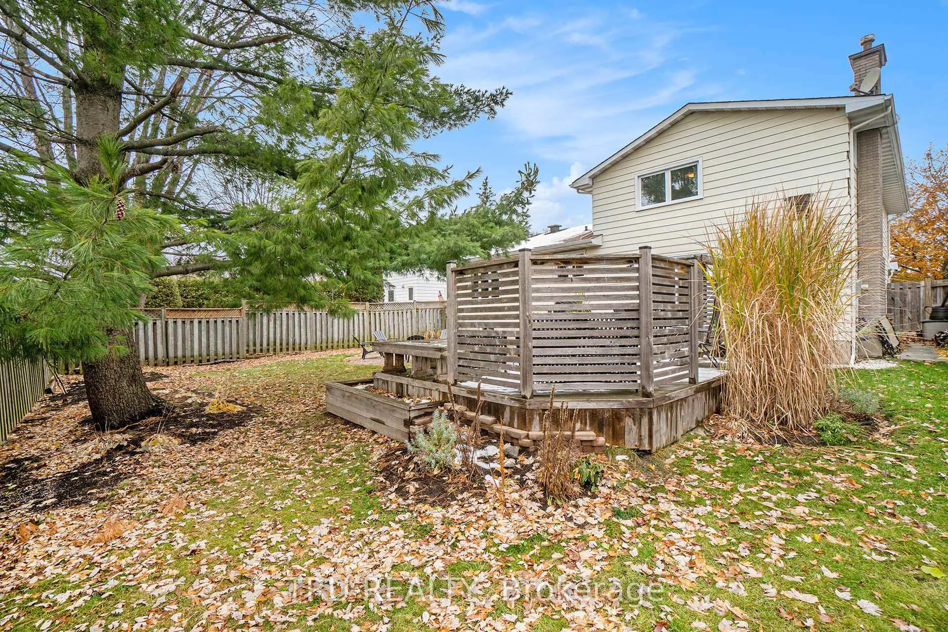 Photo 32 of 1719 Meadowview Crescent N, Ottawa, Convent Glen South — HOMEH